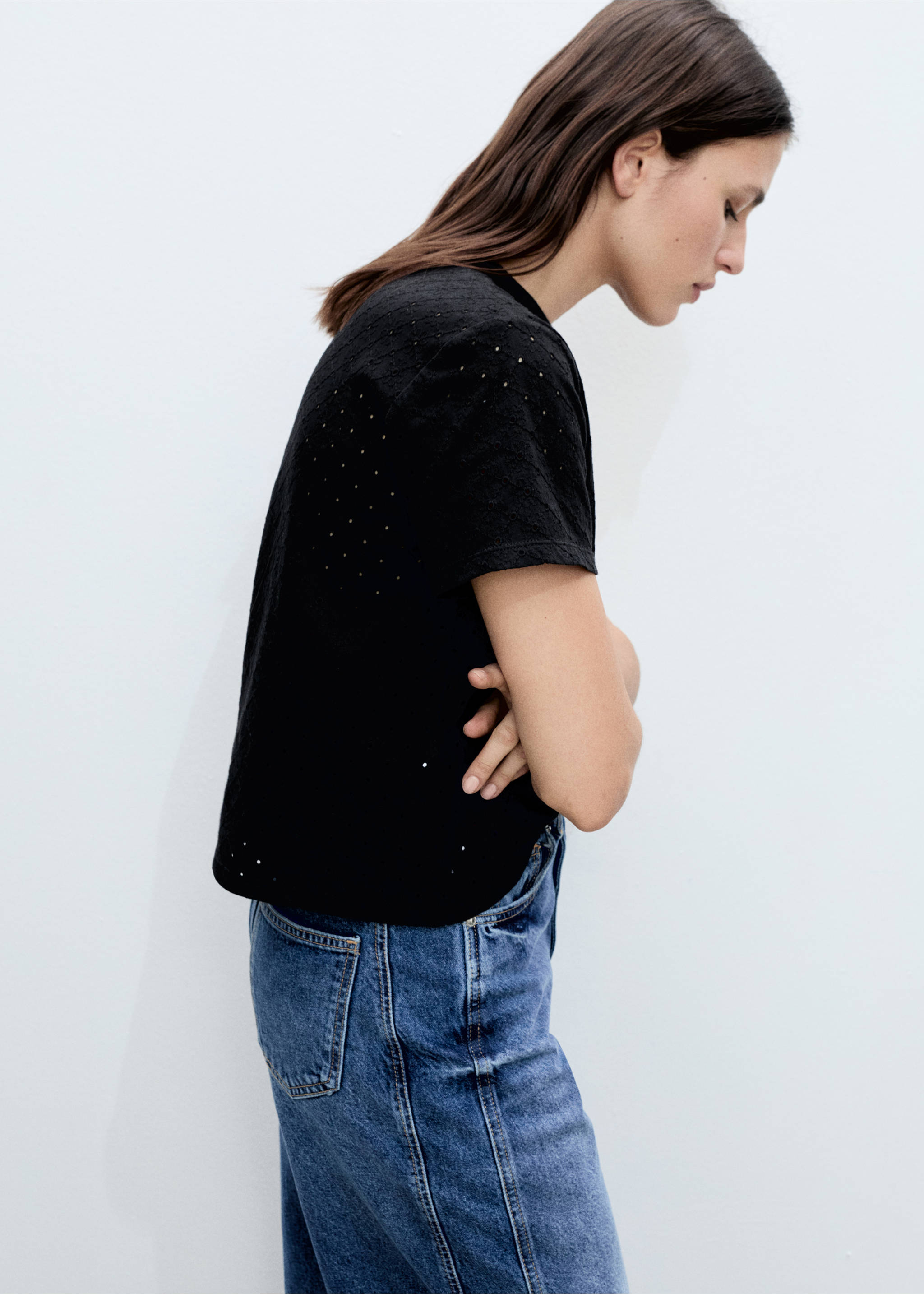 Embroidered openwork t-shirt - Details of the article 2, Black. Ref: 87025747-00.