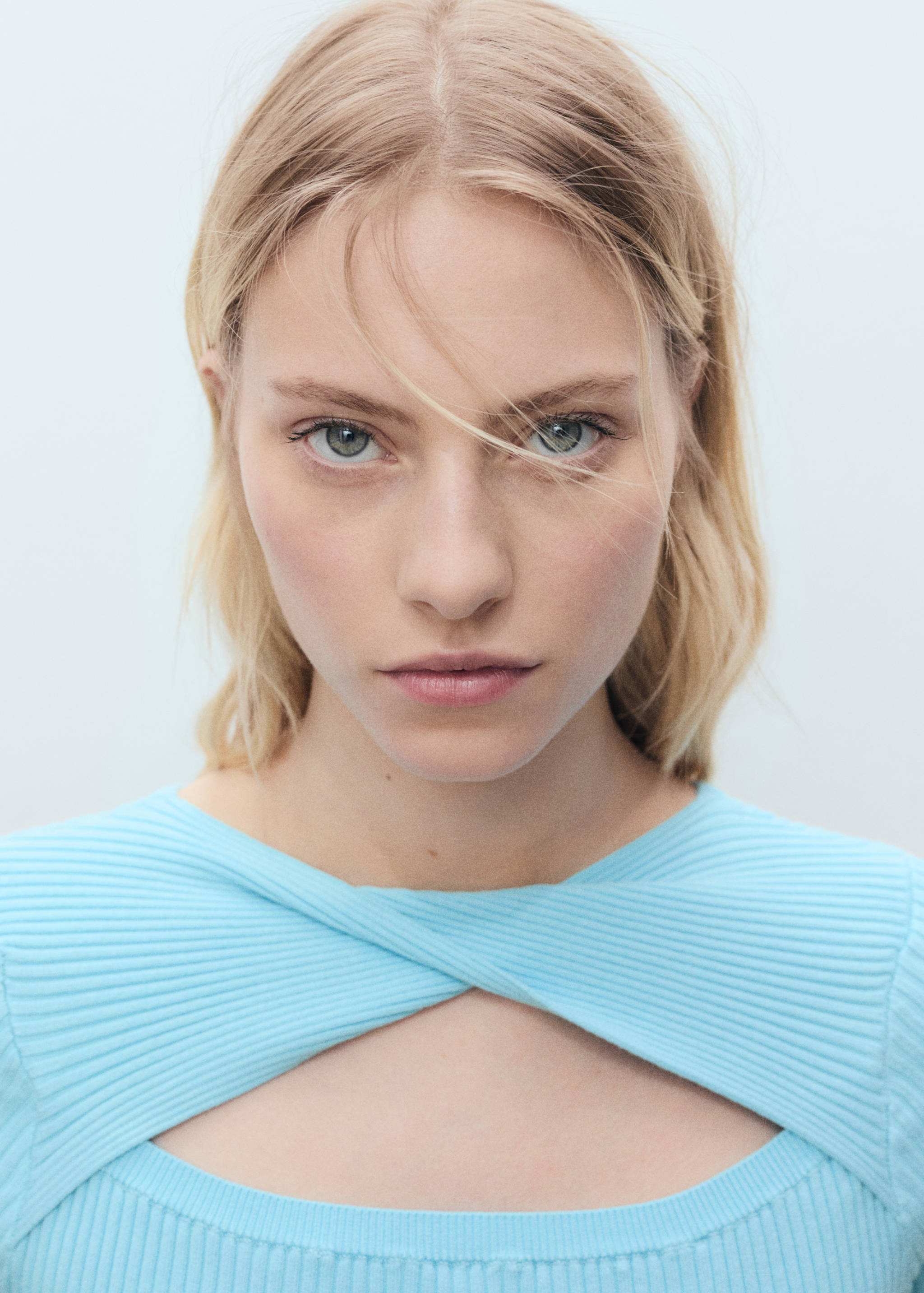 Ribbstickad tröja med slits i ryggen - Detaljer om artikeln 1