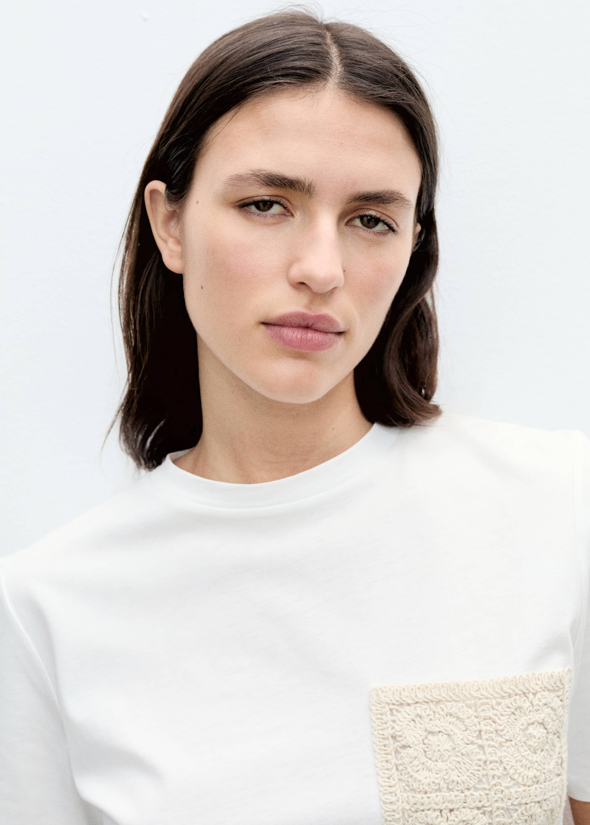 Camiseta manga corta bolsillo crochet - Detalle del artículo 1