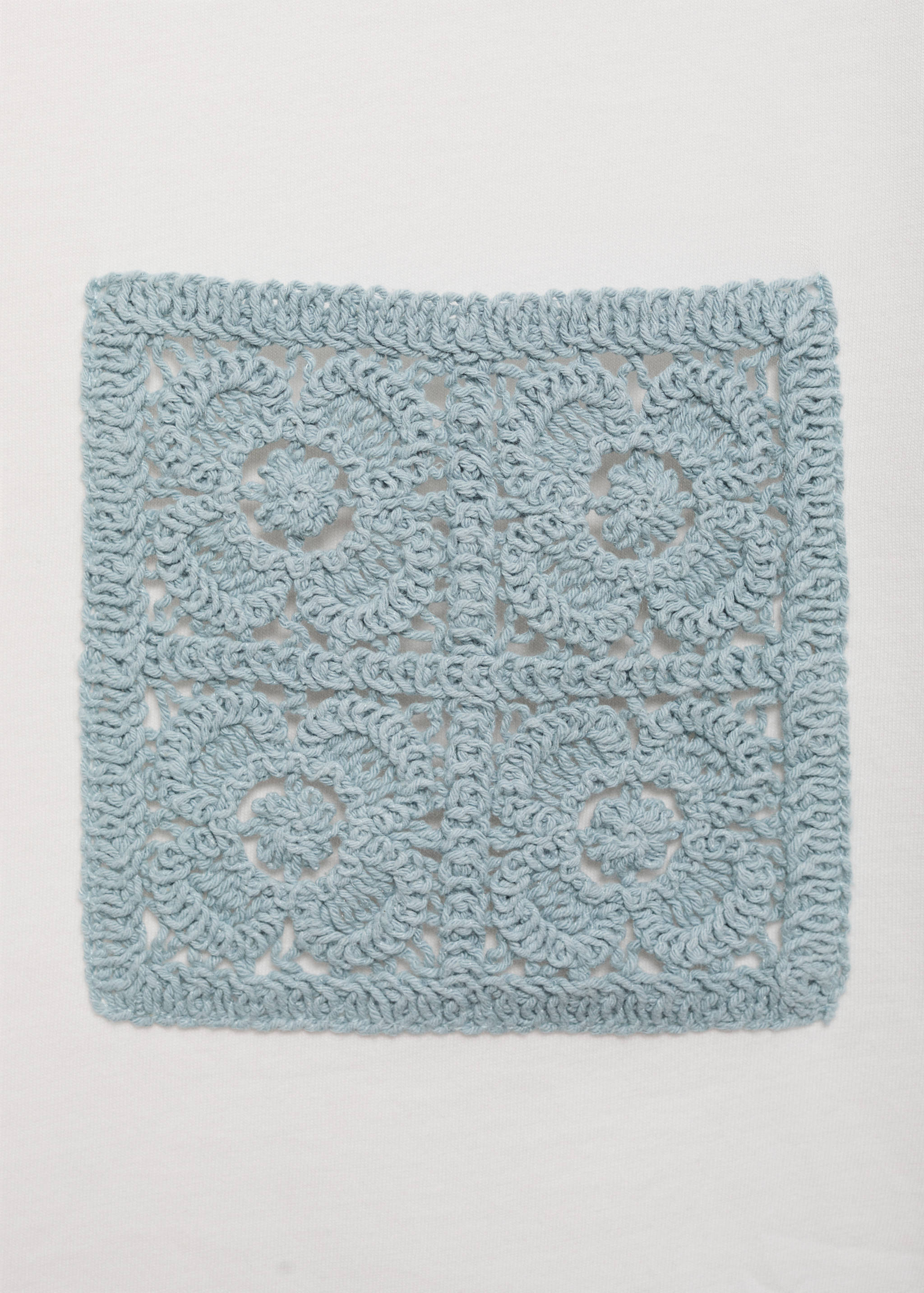 Short-sleeved t-shirt with crochet pocket - Details of the article 8