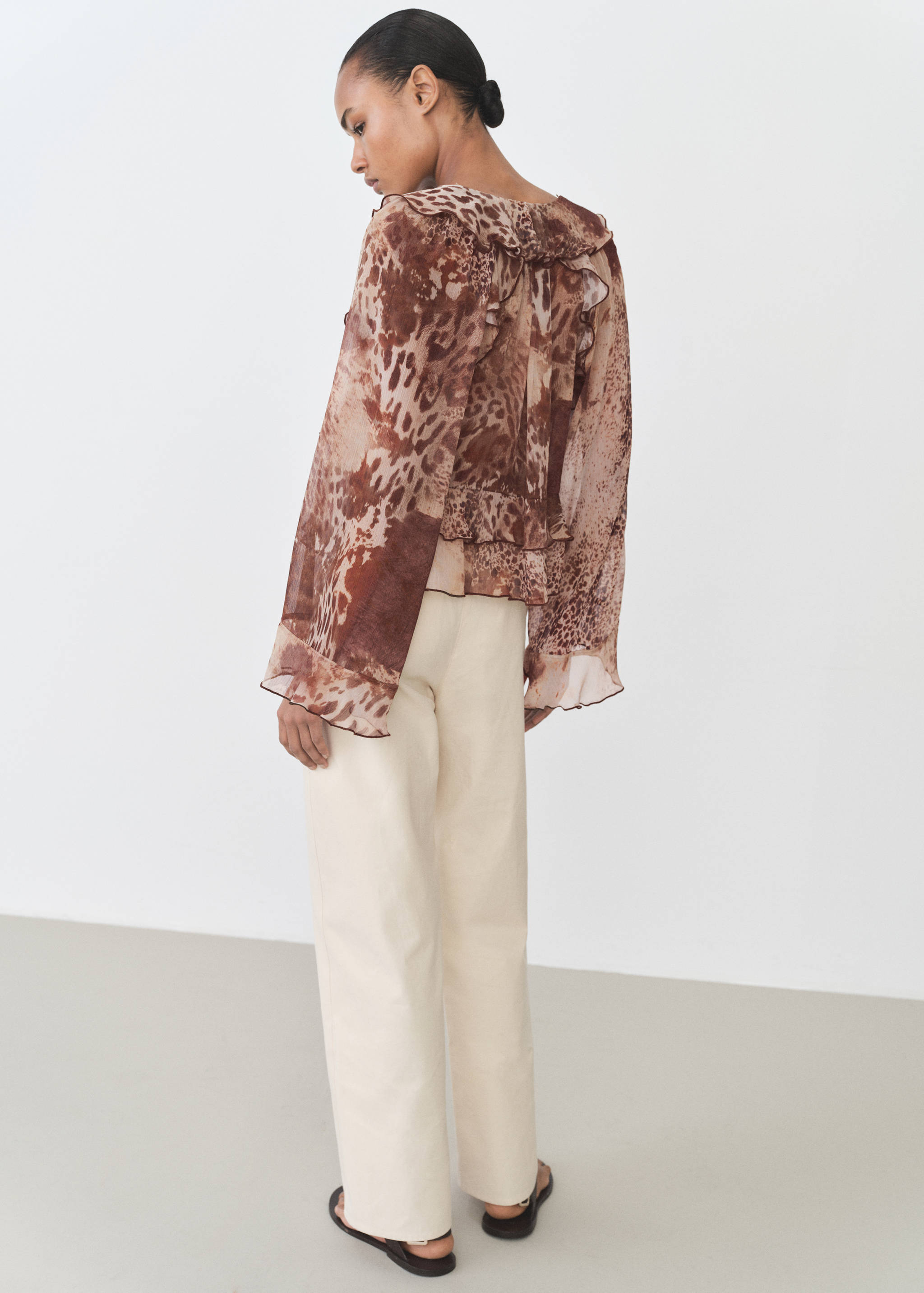 Blusa estampada volantes detalle lazo - Reverso del artículo