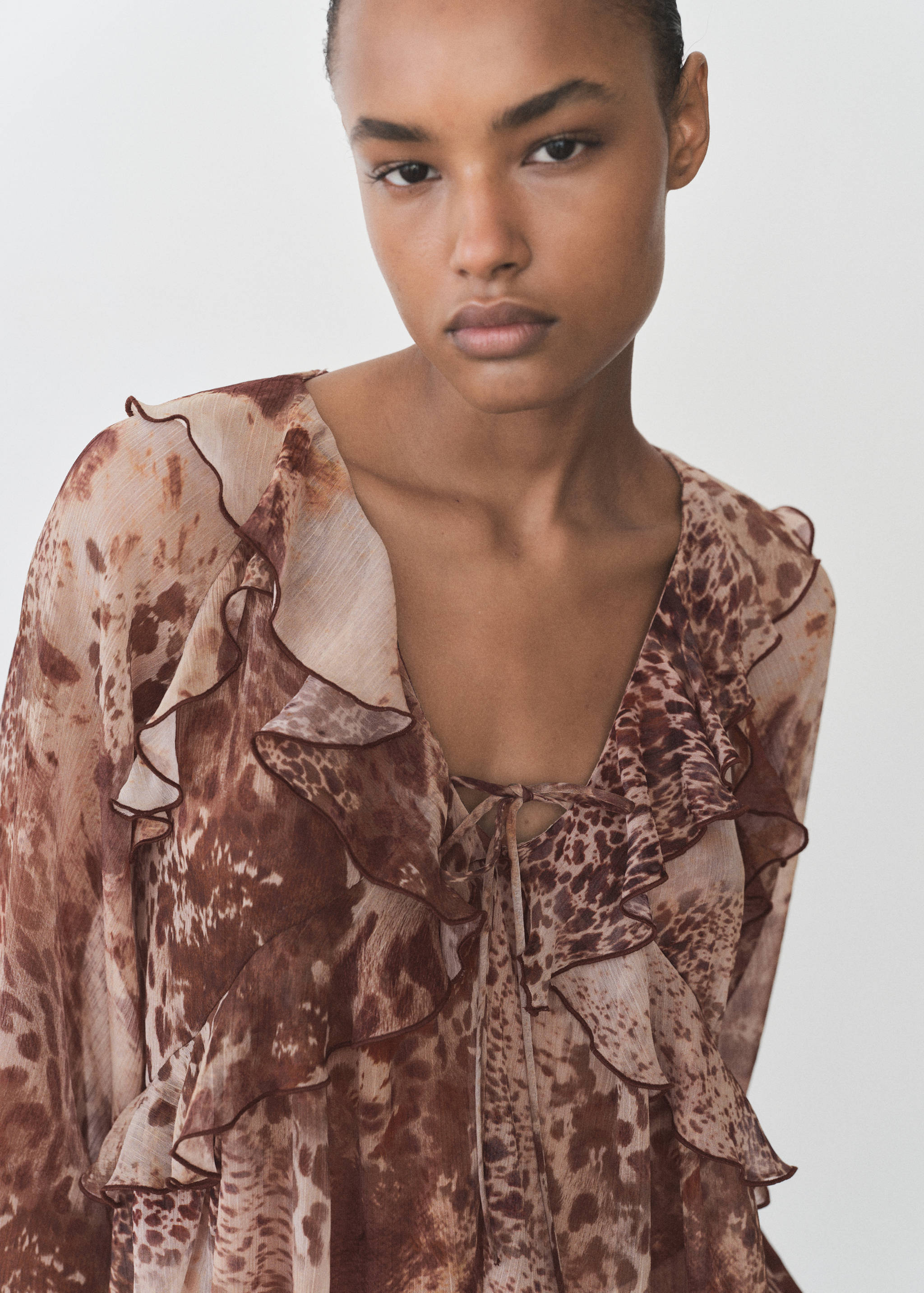 Blusa estampada volantes detalle lazo - Detalle del artículo 1