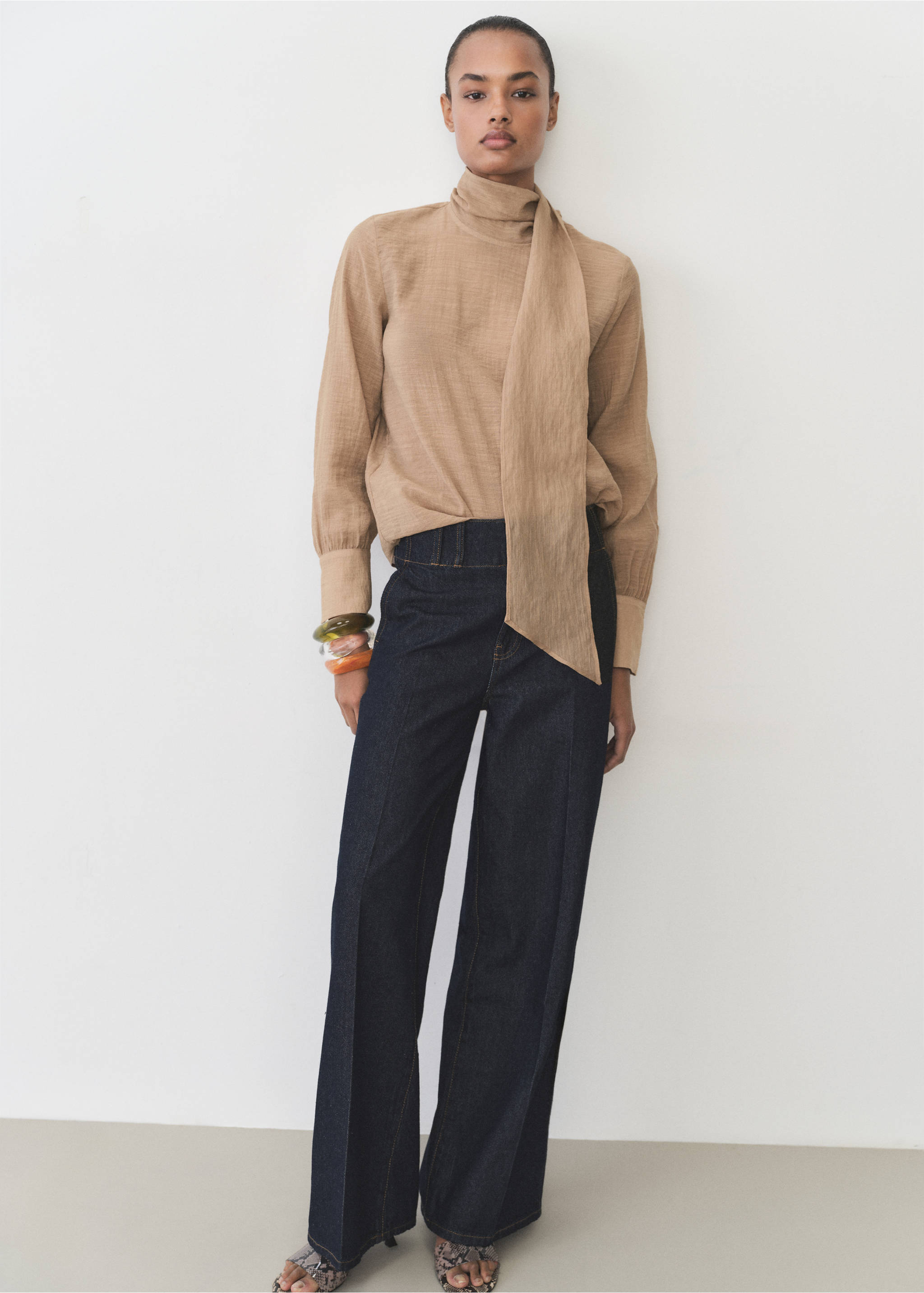 Textured blouse with bow - General plane, Brown. Ref: 87025766-00.