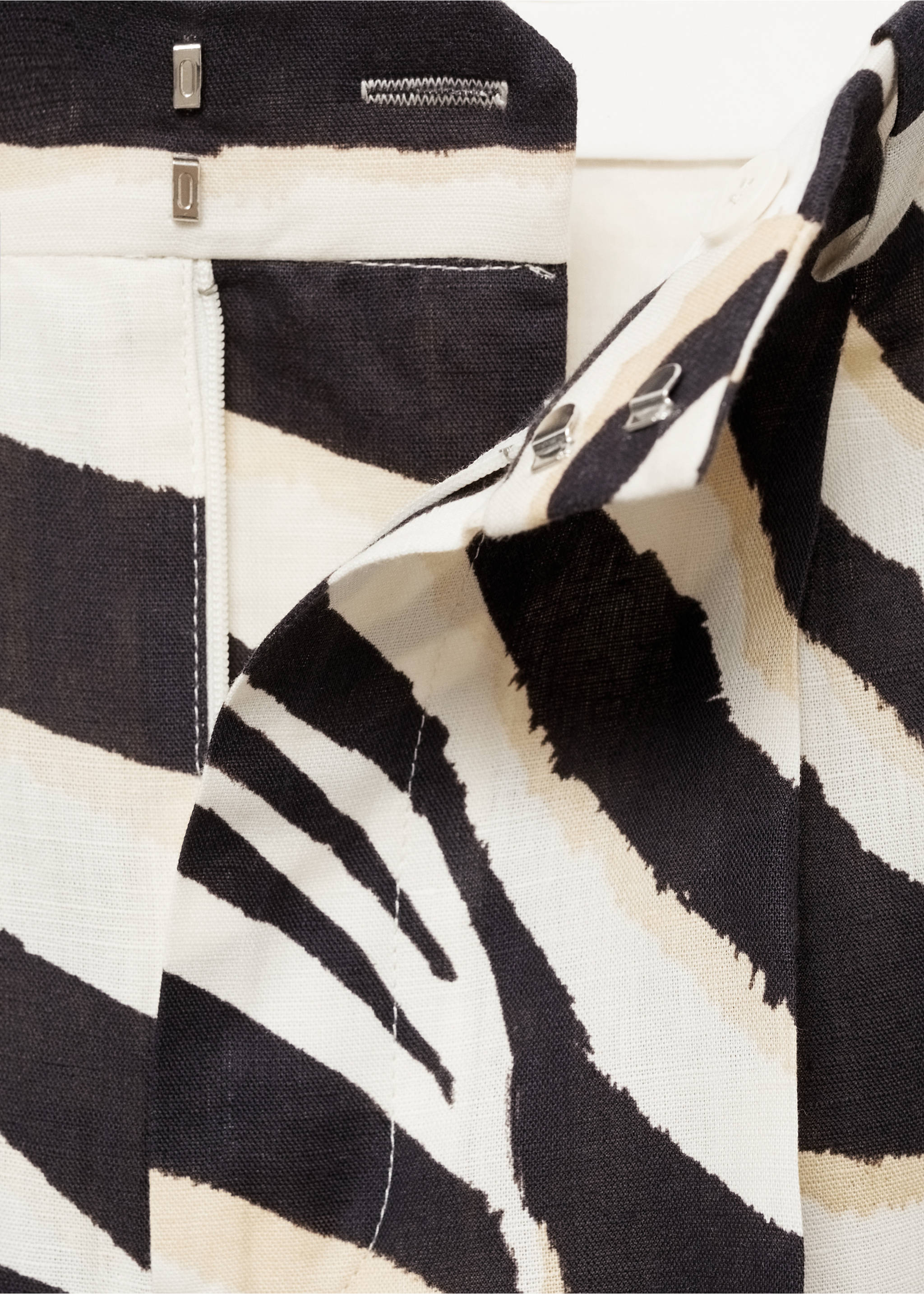 Linen wide leg zebra-print trousers - Details of the article 8, Beige. Ref: 87025769-00.