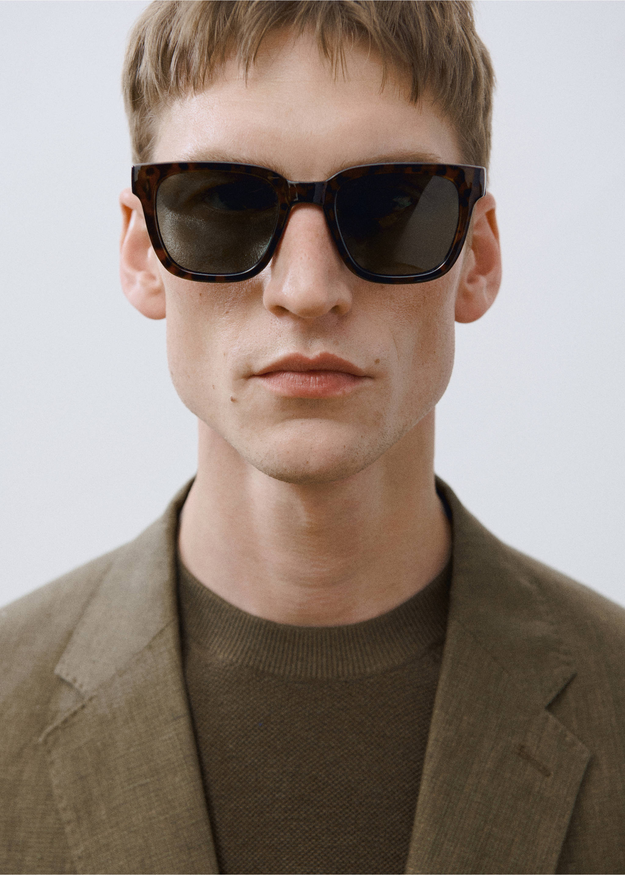 Slim-Fit-Sakko Amalfi aus 100 % Leinen - Detail des Artikels 9, Khaki. Ref: 87025930-00.