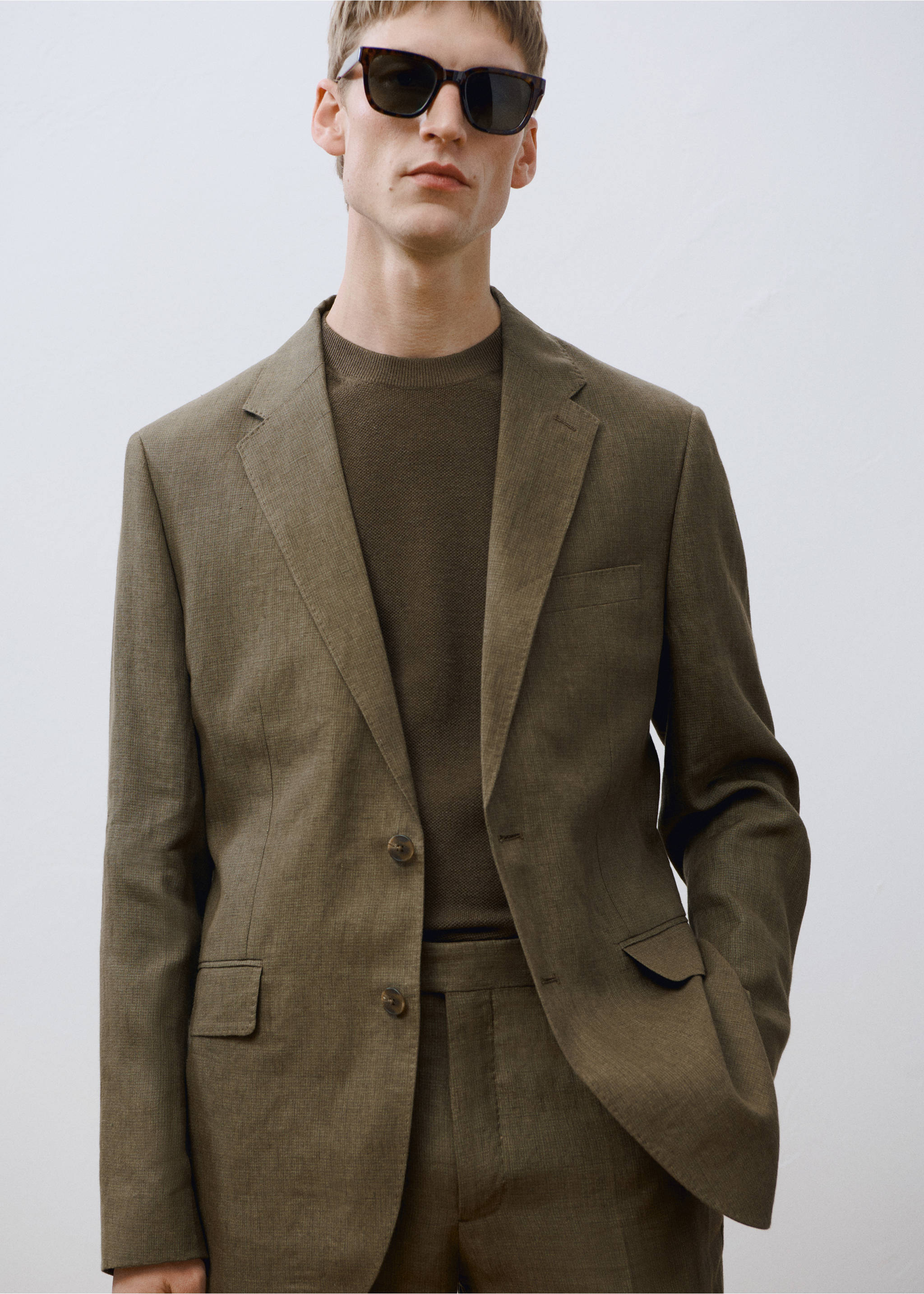 Slim-Fit-Sakko Amalfi aus 100 % Leinen - Detail des Artikels 5, Khaki. Ref: 87025930-00.