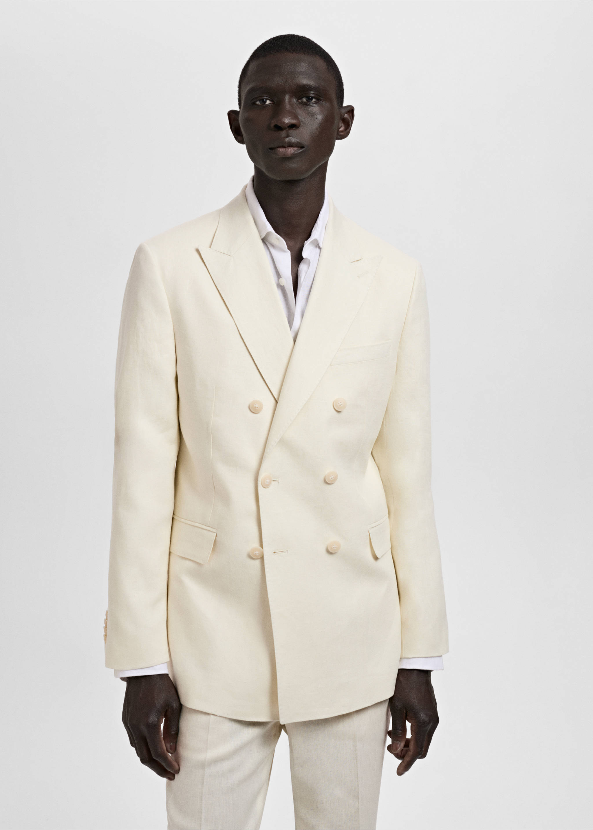 Veste costume croisée Amalfi 100 % lin slim-fit - Plan moyen, Ivoire. Ref: 87025931-00.