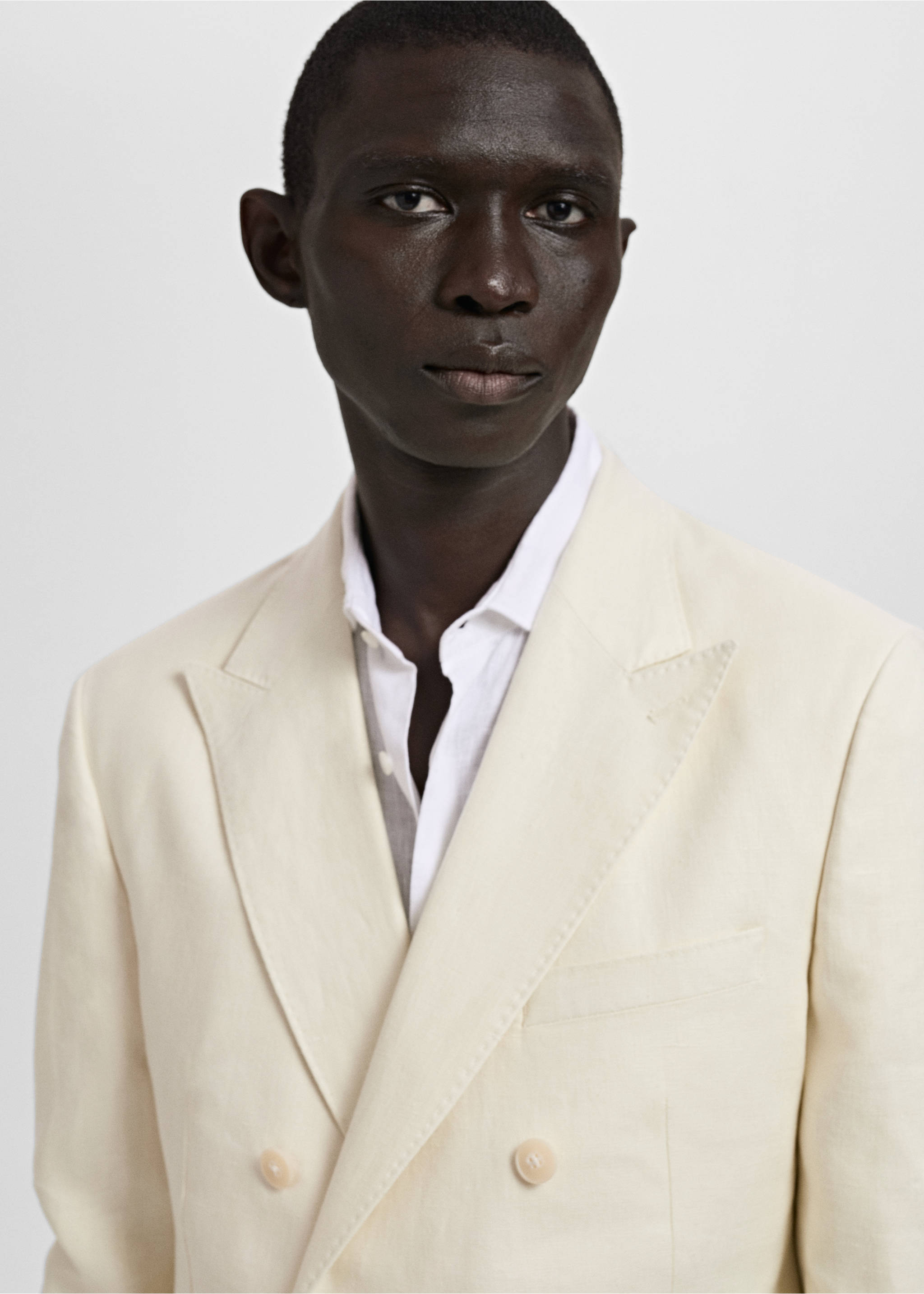 Veste costume croisée Amalfi 100 % lin slim-fit - Détail de l'article 1, Ivoire. Ref: 87025931-00.