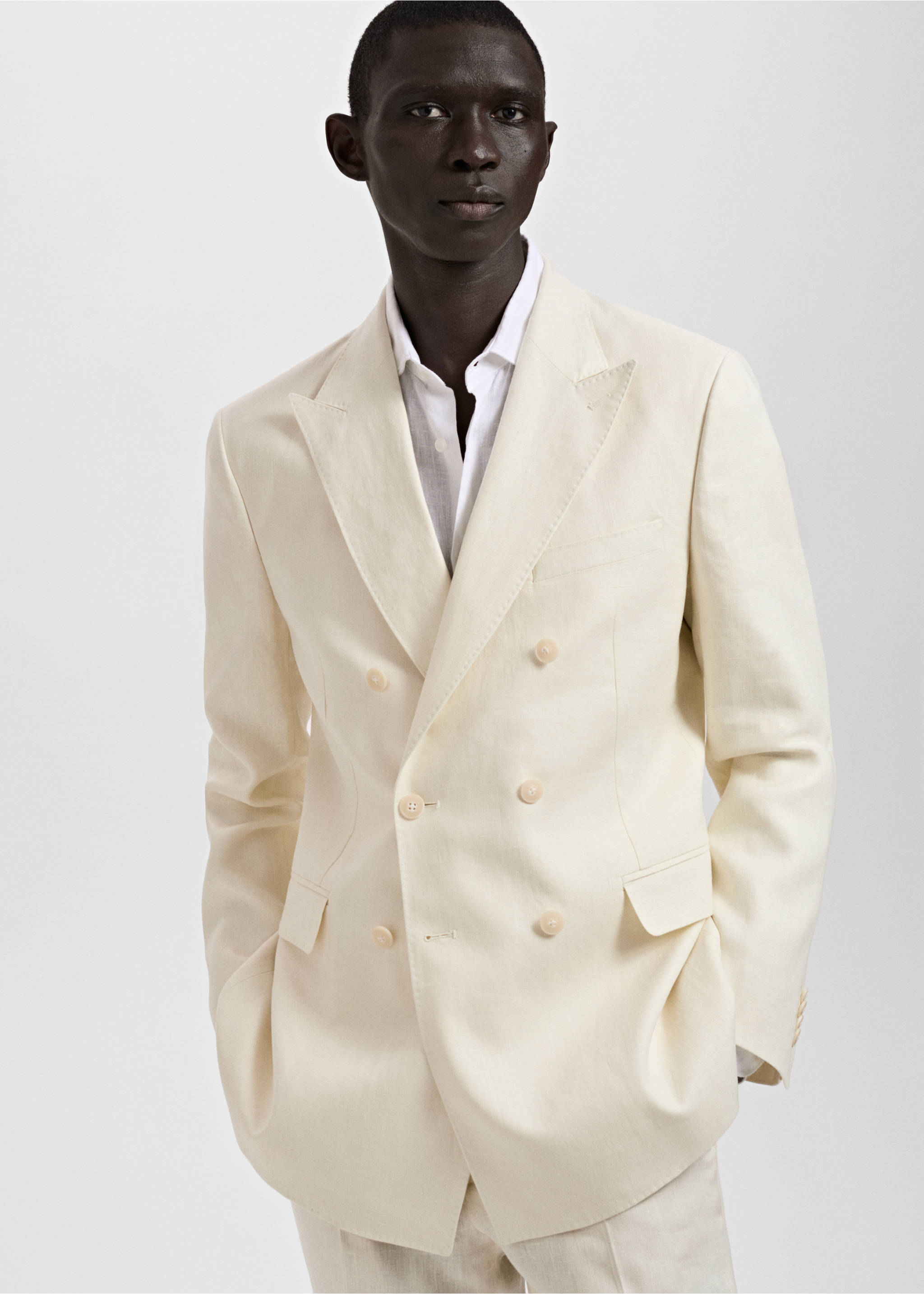 Veste costume croisée Amalfi 100 % lin slim-fit - Détail de l'article 6, Ivoire. Ref: 87025931-00.