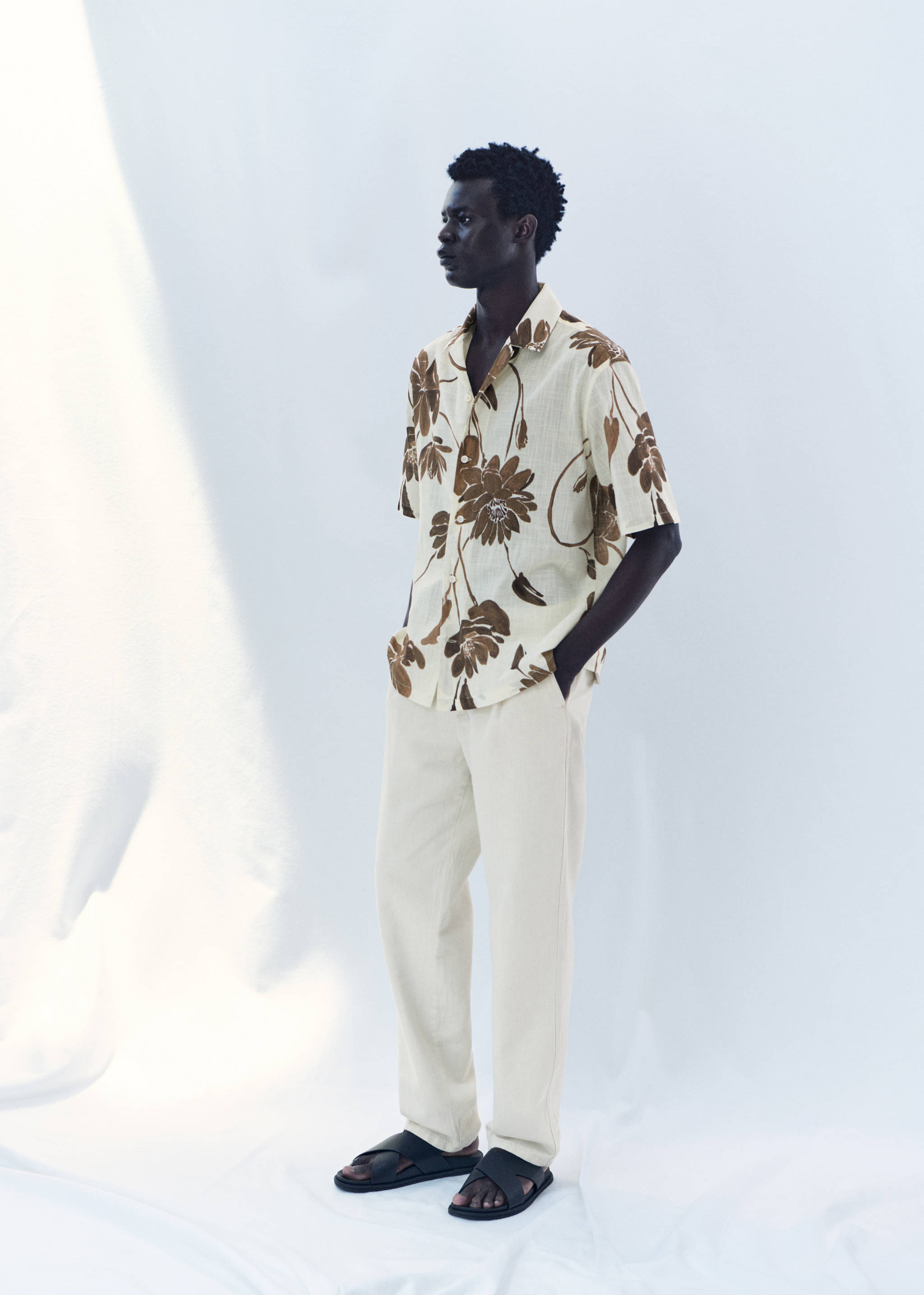 Floral-print shirt with bowling collar - Details of the article 3, Brown. Ref: 87025939-00.