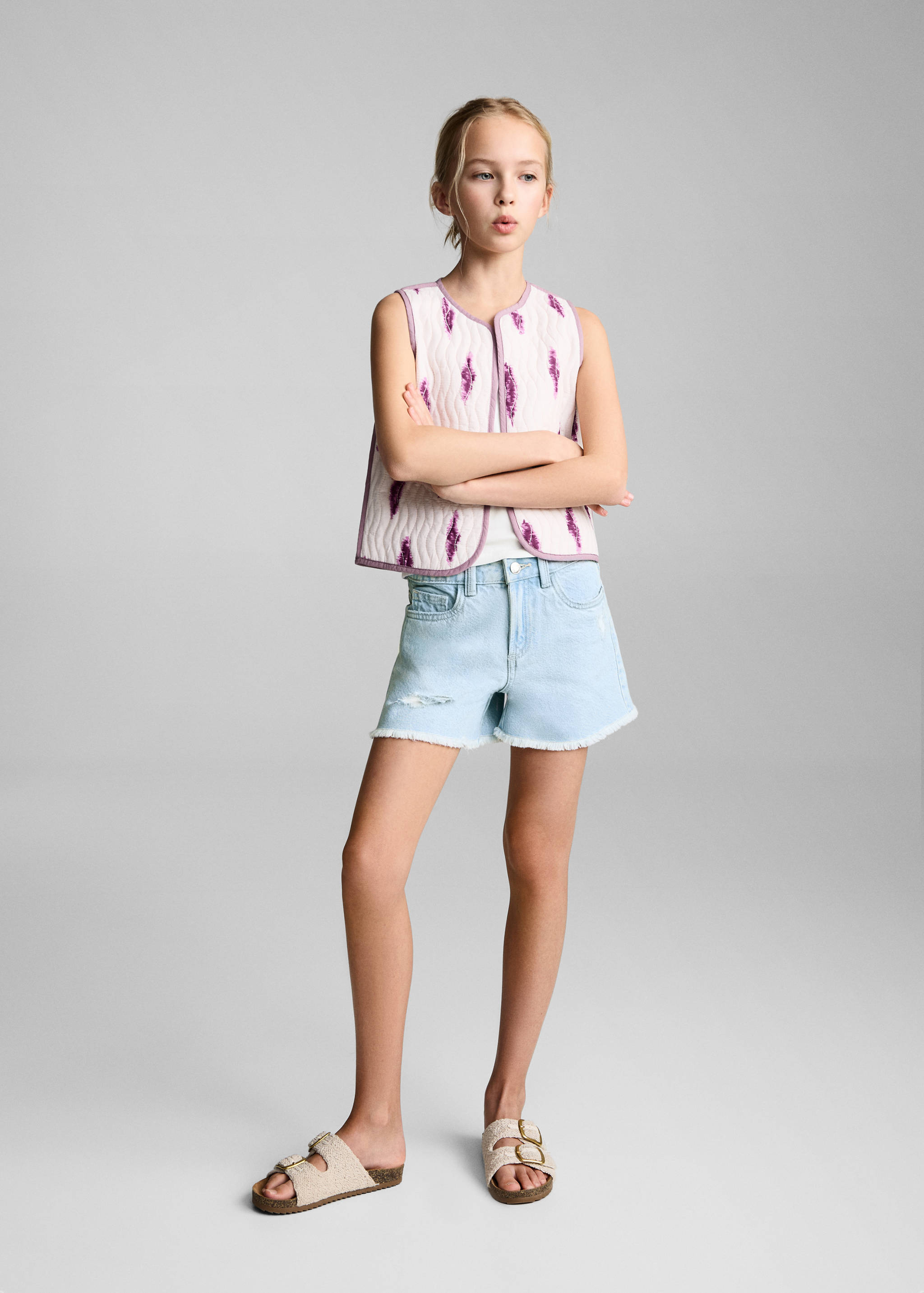 Jeansshorts mit ausgefranstem Saum - Allgemeine Ansicht