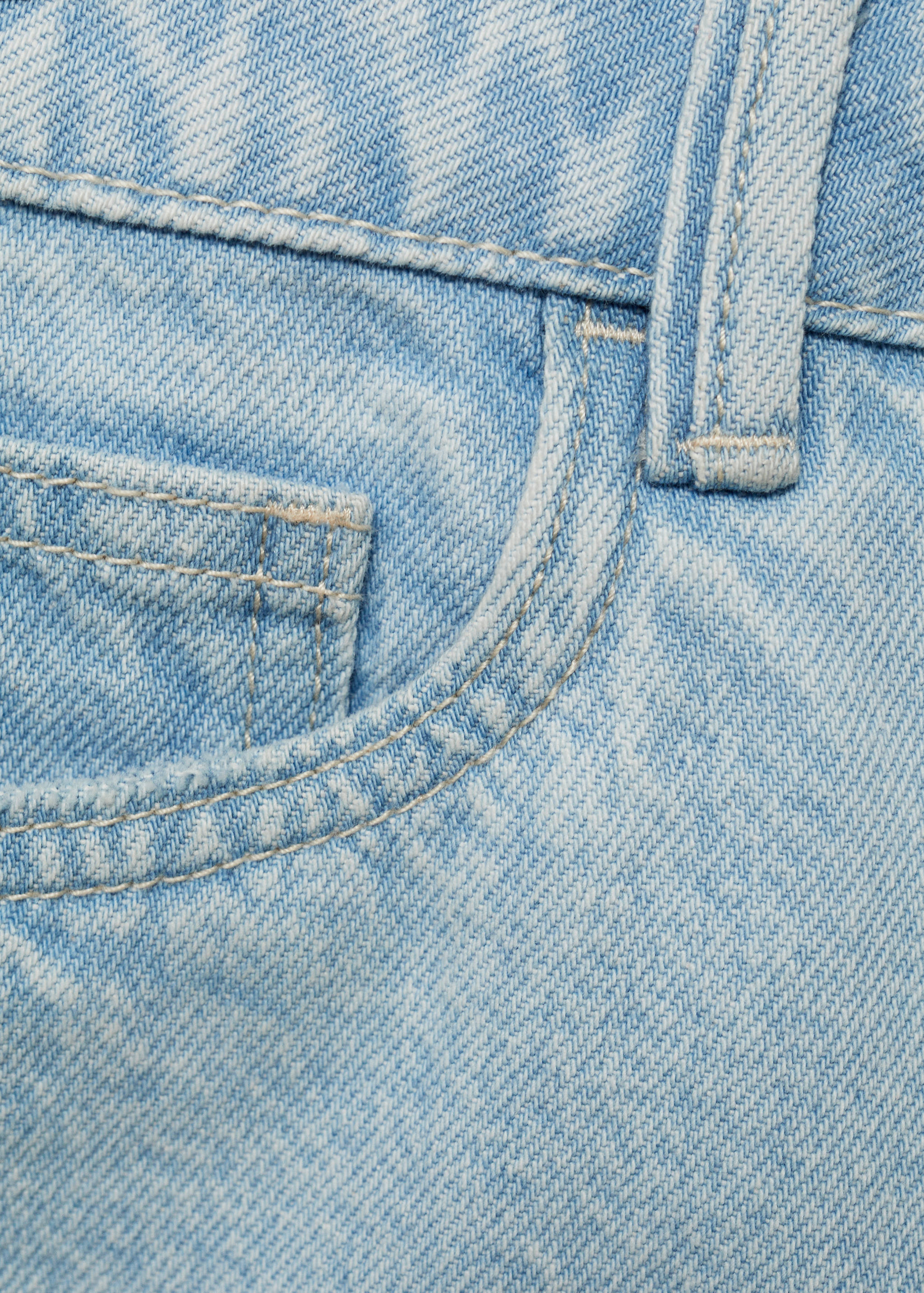 Jeansshorts mit ausgefranstem Saum - Detail des Artikels 0