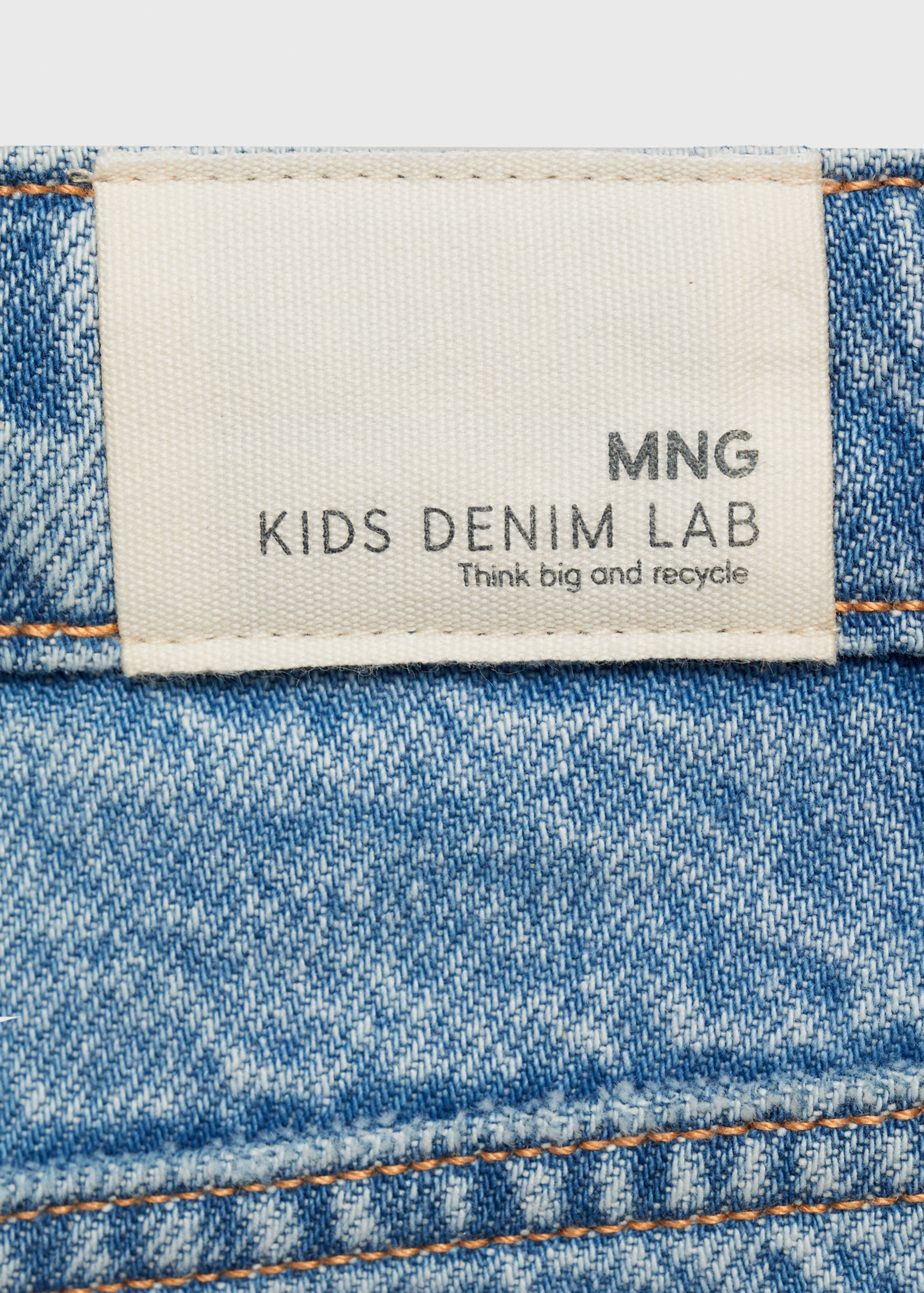 Jeansshorts mit ausgefranstem Saum - Detail des Artikels 0
