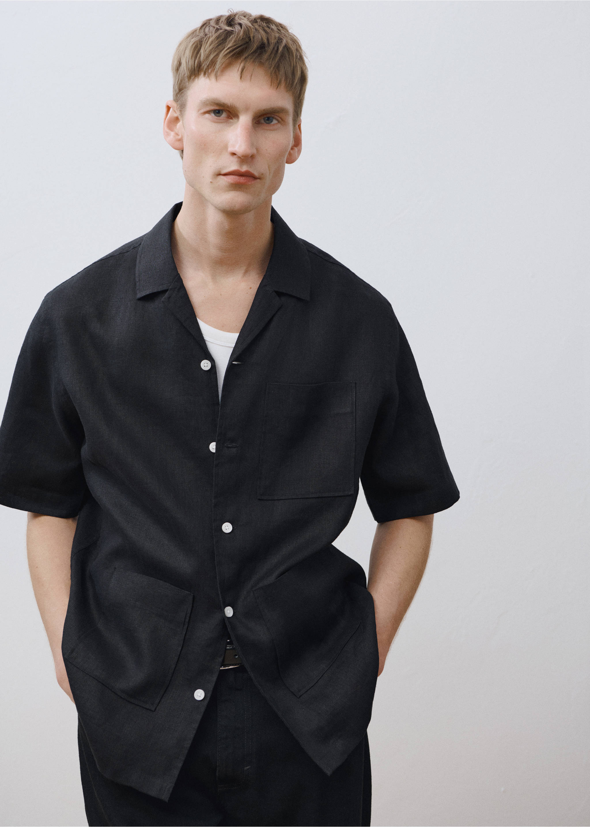 100% linen short sleeve shirt - Details of the article 3, Black. Ref: 87025953-00.