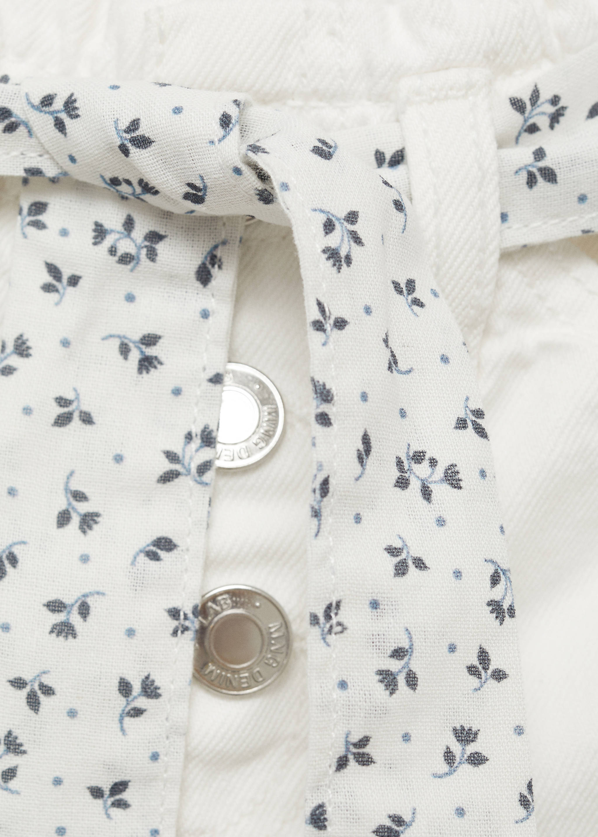 Denim shorts with belt - Details of the article 8