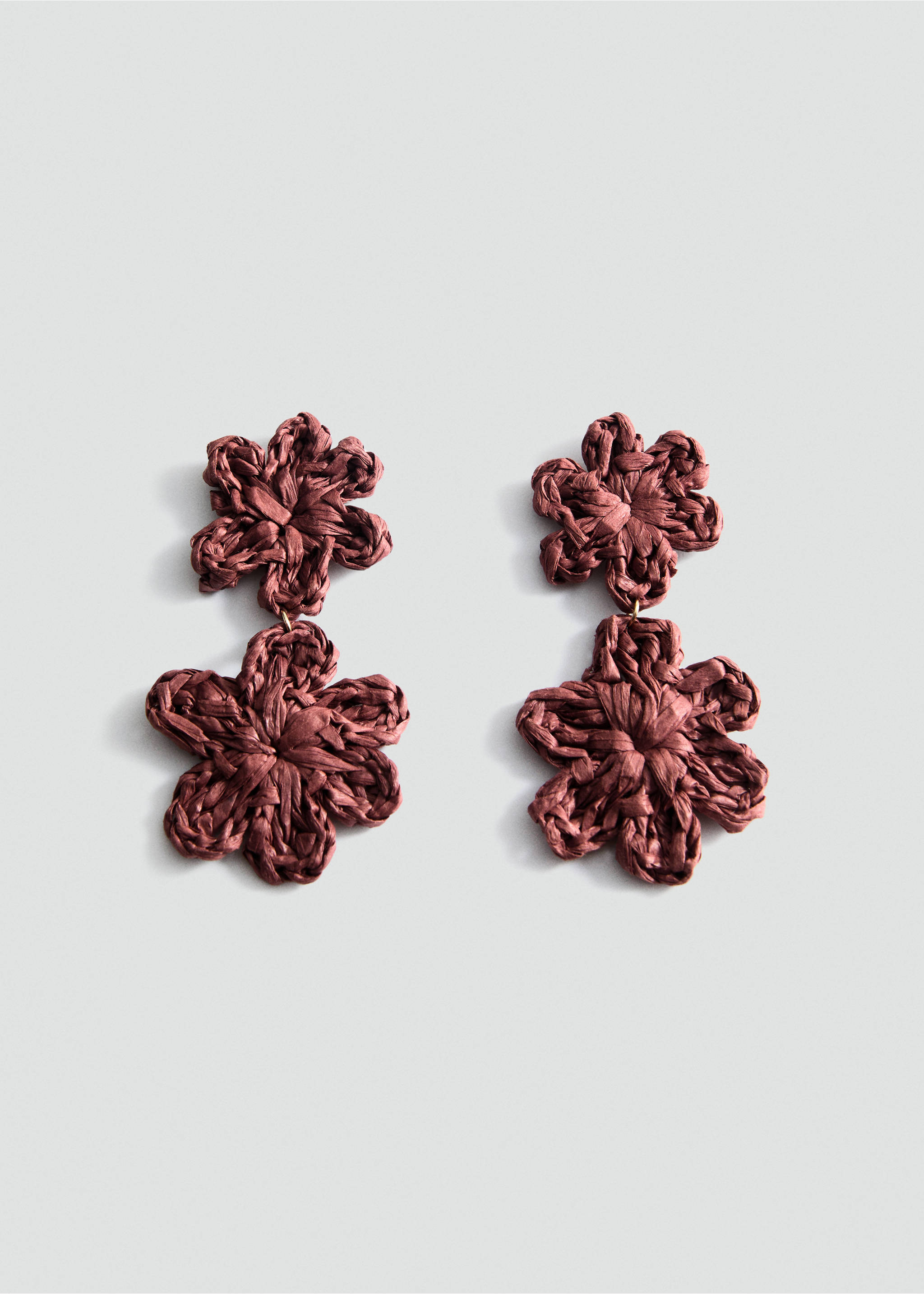 Pendientes flores rafia - Artículo sin modelo, Burdeos. Ref: 87025956-00.