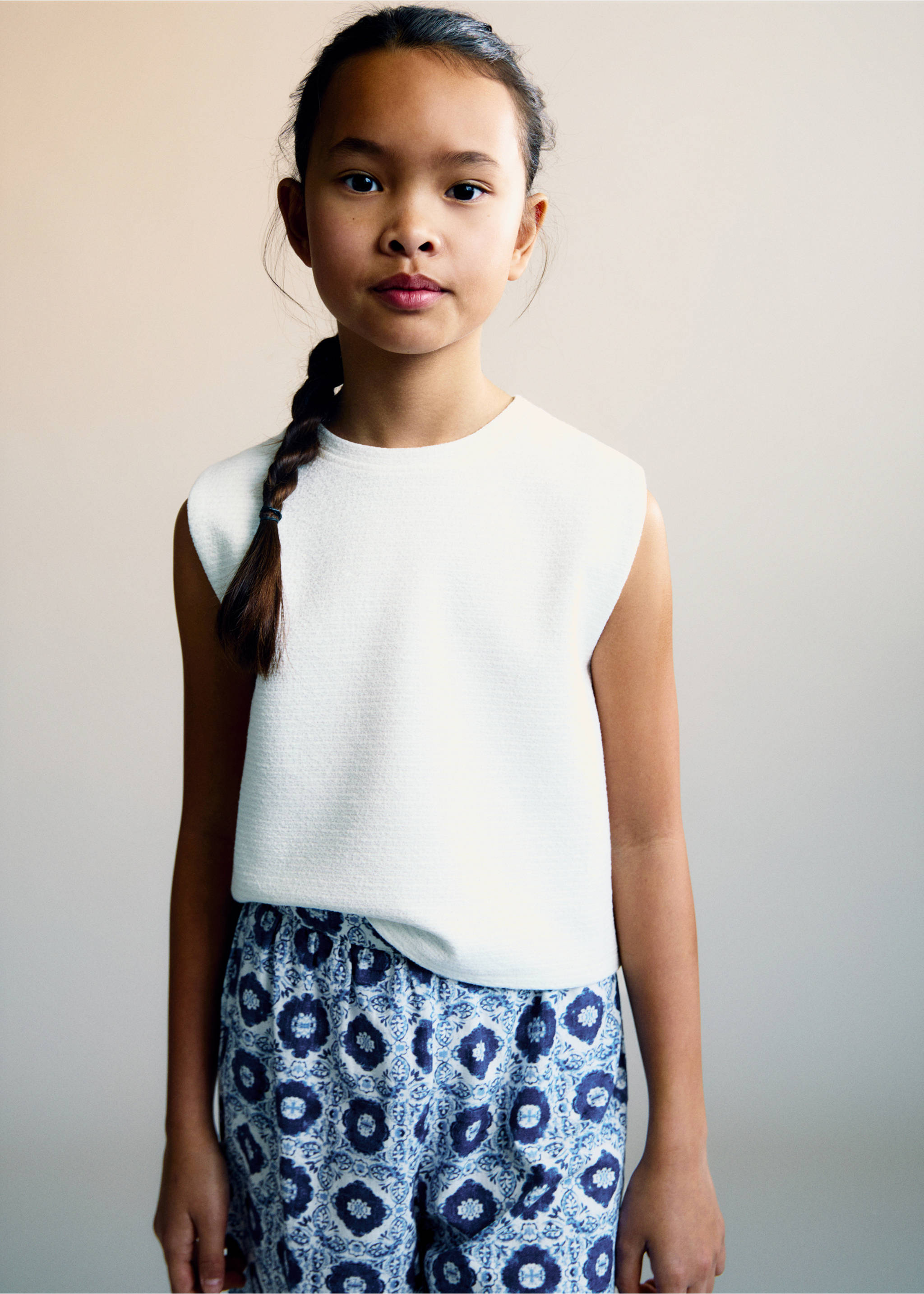 T-shirt coton texturé - Plan moyen, Blanc cassé. Ref: 87025962-00.