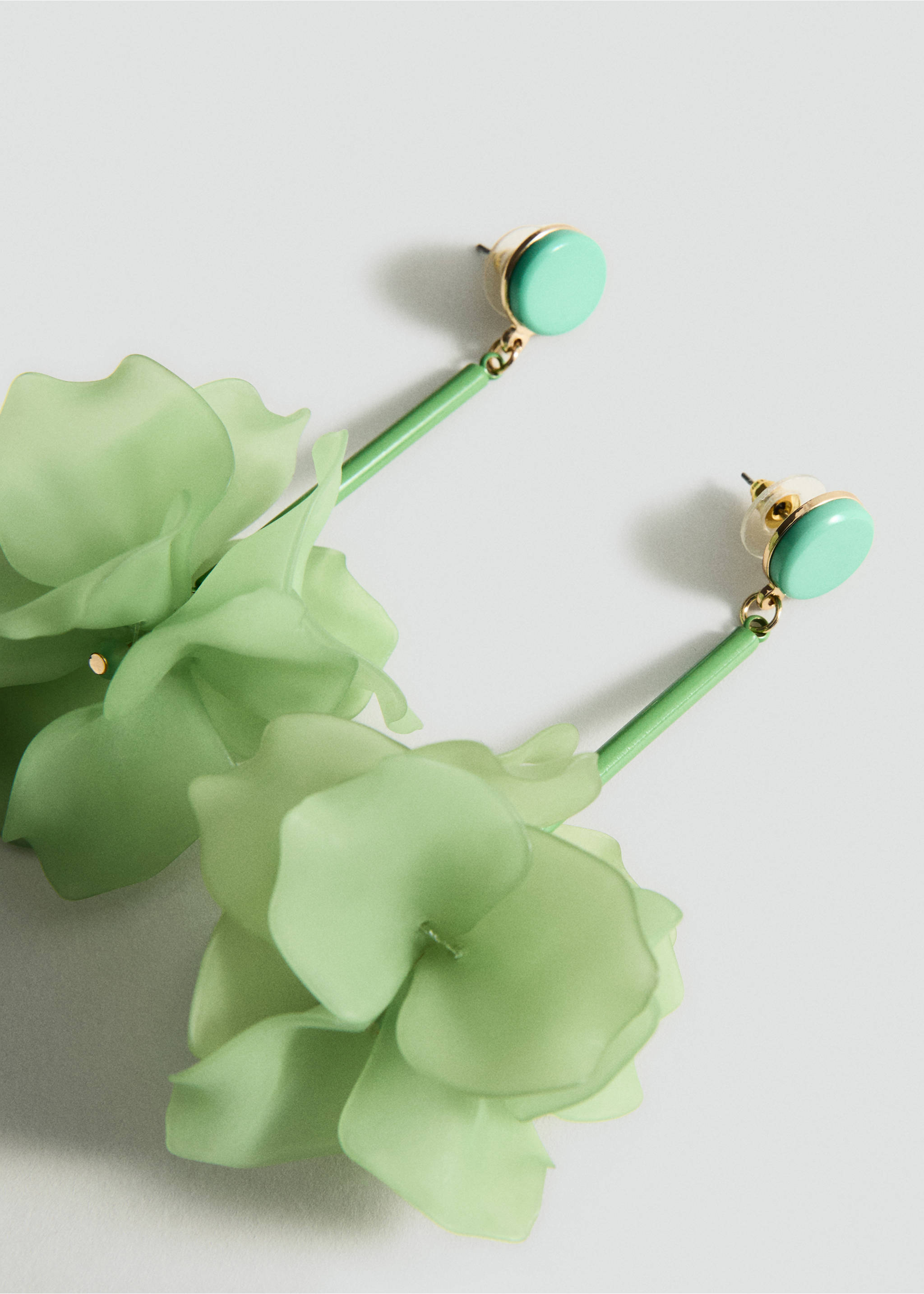 Pendientes flores colgantes - Plano medio, Verde pastel. Ref: 87025966-00.