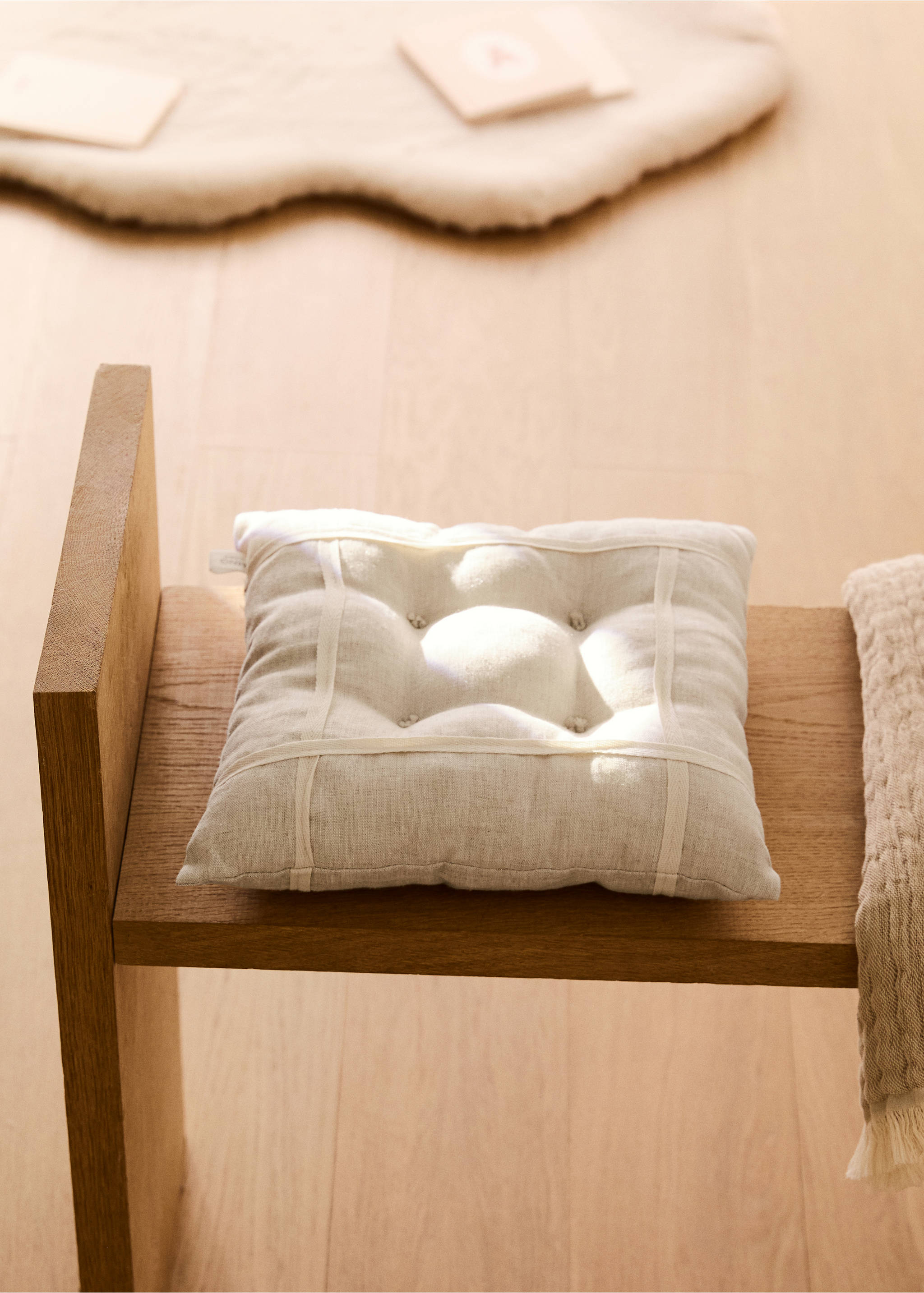 Children's linen cotton cushion, 30x30 cm - General plane, Sand. Ref: 87025982-00.