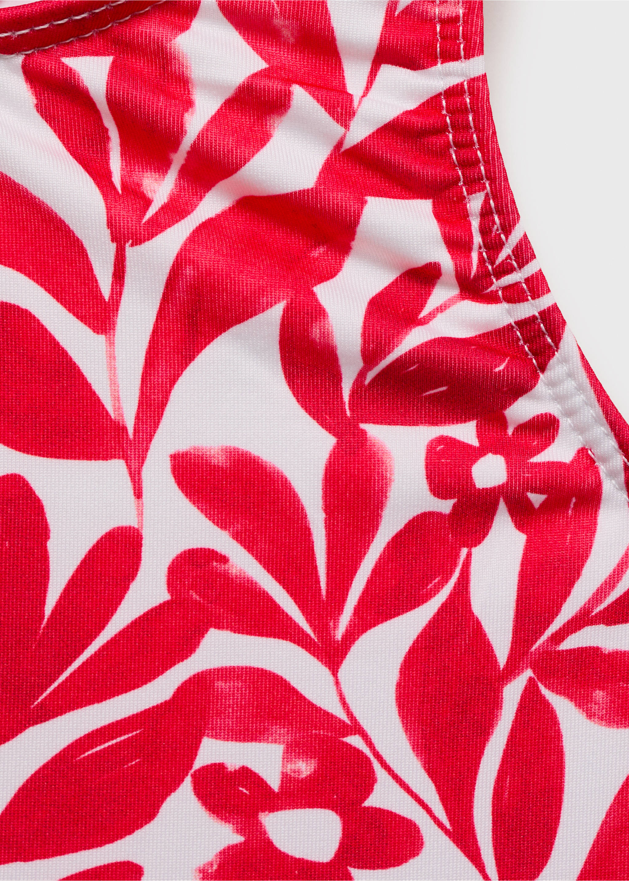 Cross-back printed swimsuit - Details of the article 8, Red. Ref: 87025988-00.
