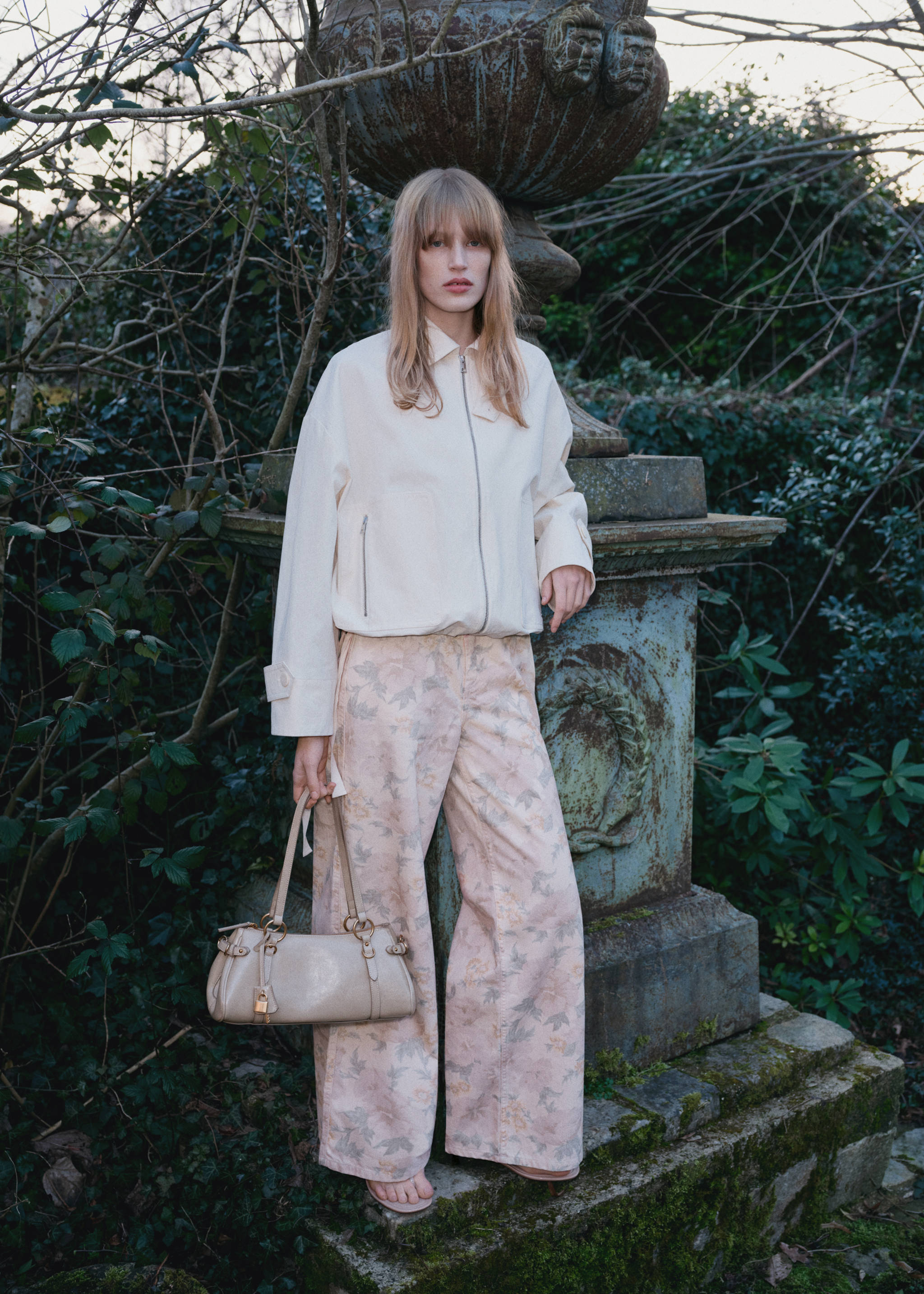 Floral-print wide leg jeans - Details of the article 7, Pastel Pink. Ref: 87025995-00.