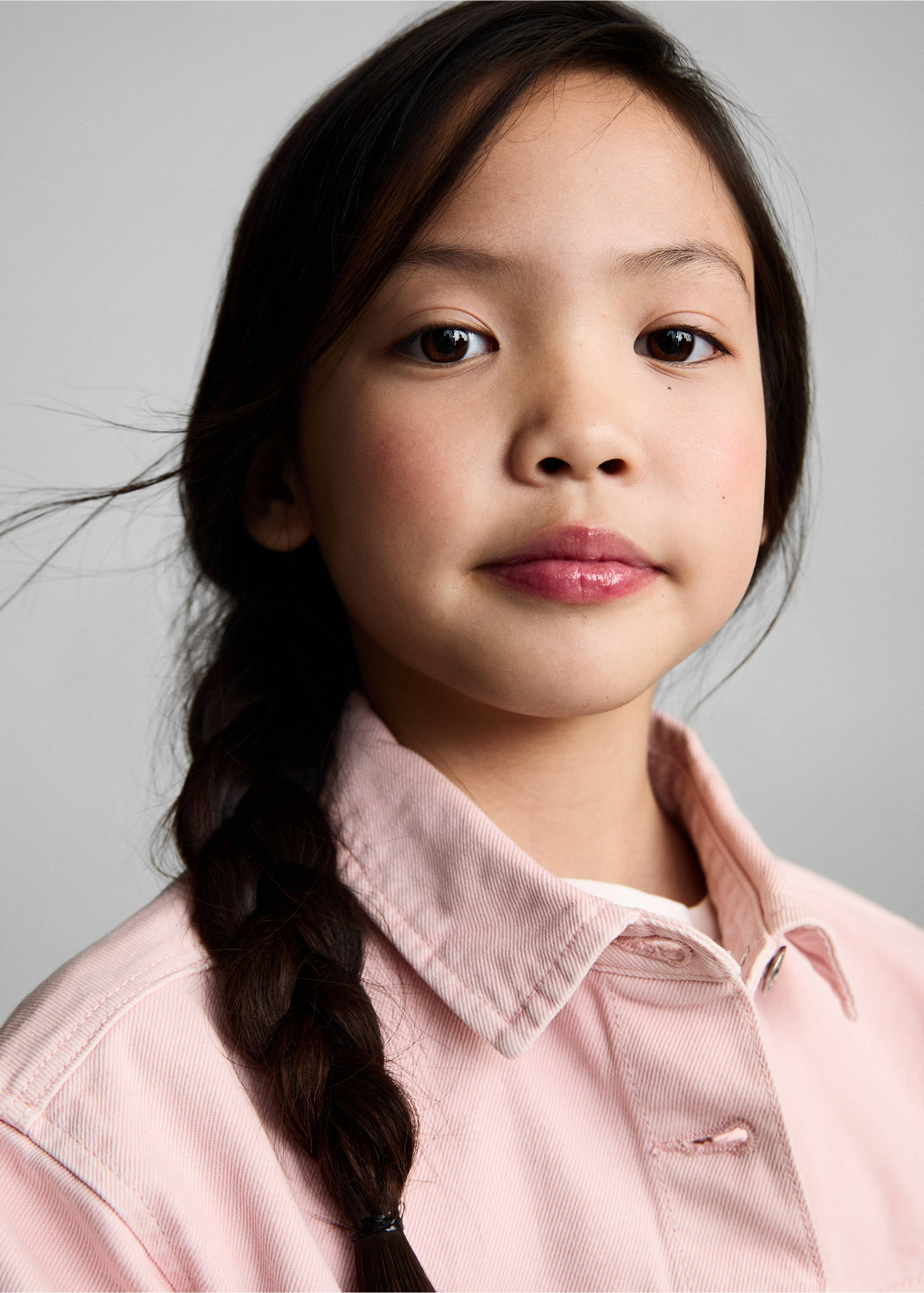 Jeansjacke mit Tasche - Detail des Artikels 1, Rosa. Ref: 87026346-00.