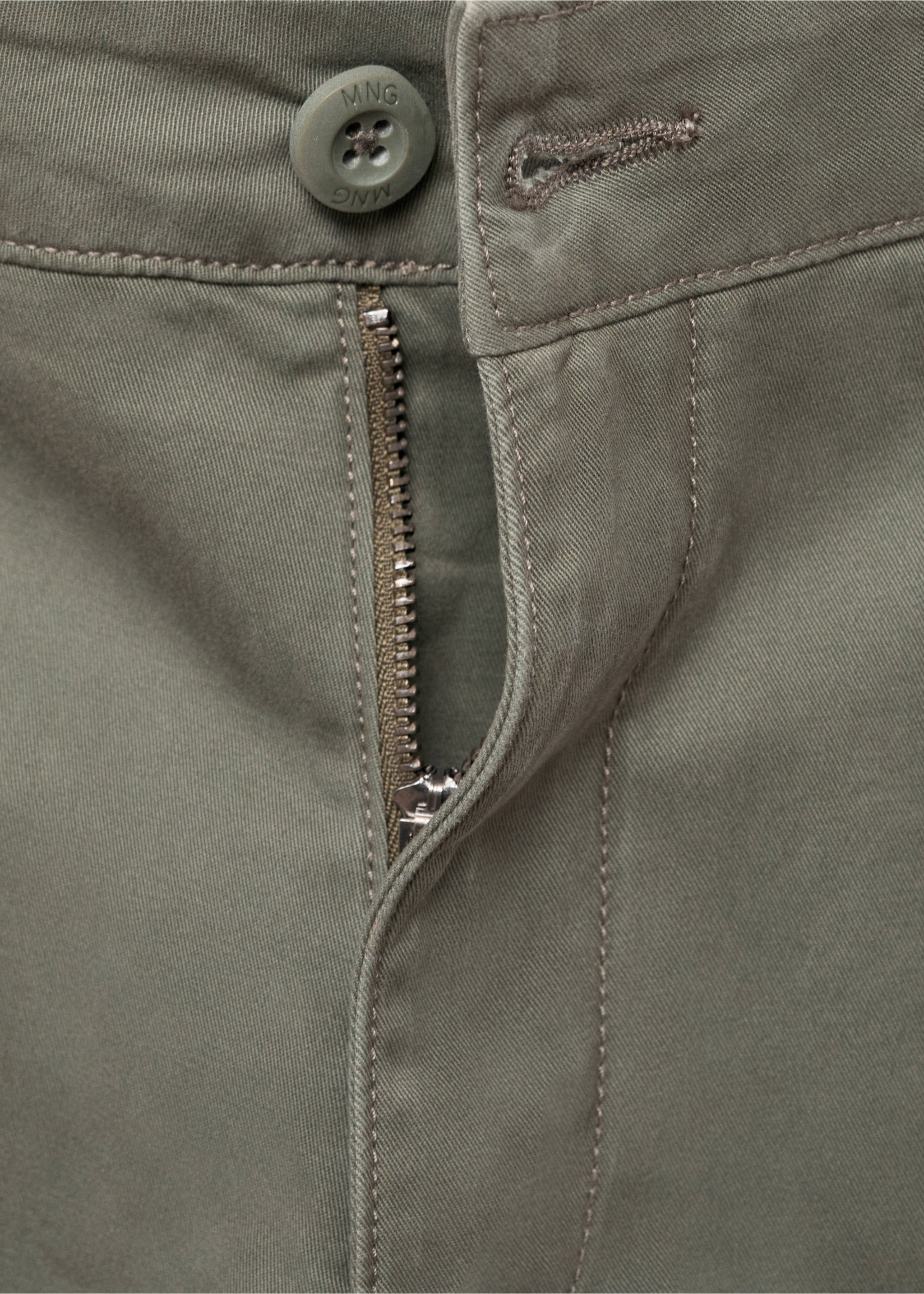 Bermudes cotó - Detall de l'article 8, Caqui. Ref: 87026358-00.