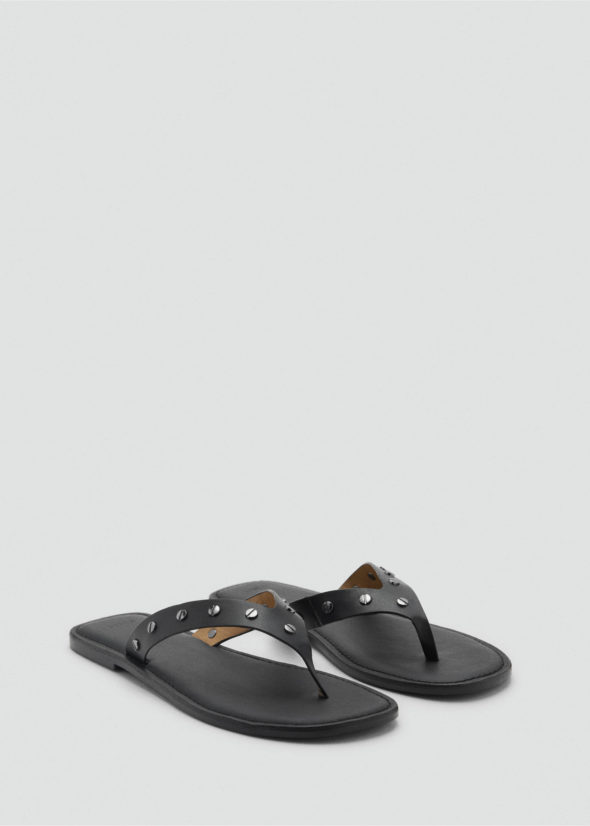 Ledersandalen mit Nietenbesatz - Mittlere Ansicht, Schwarz. Ref: 87026363-00.