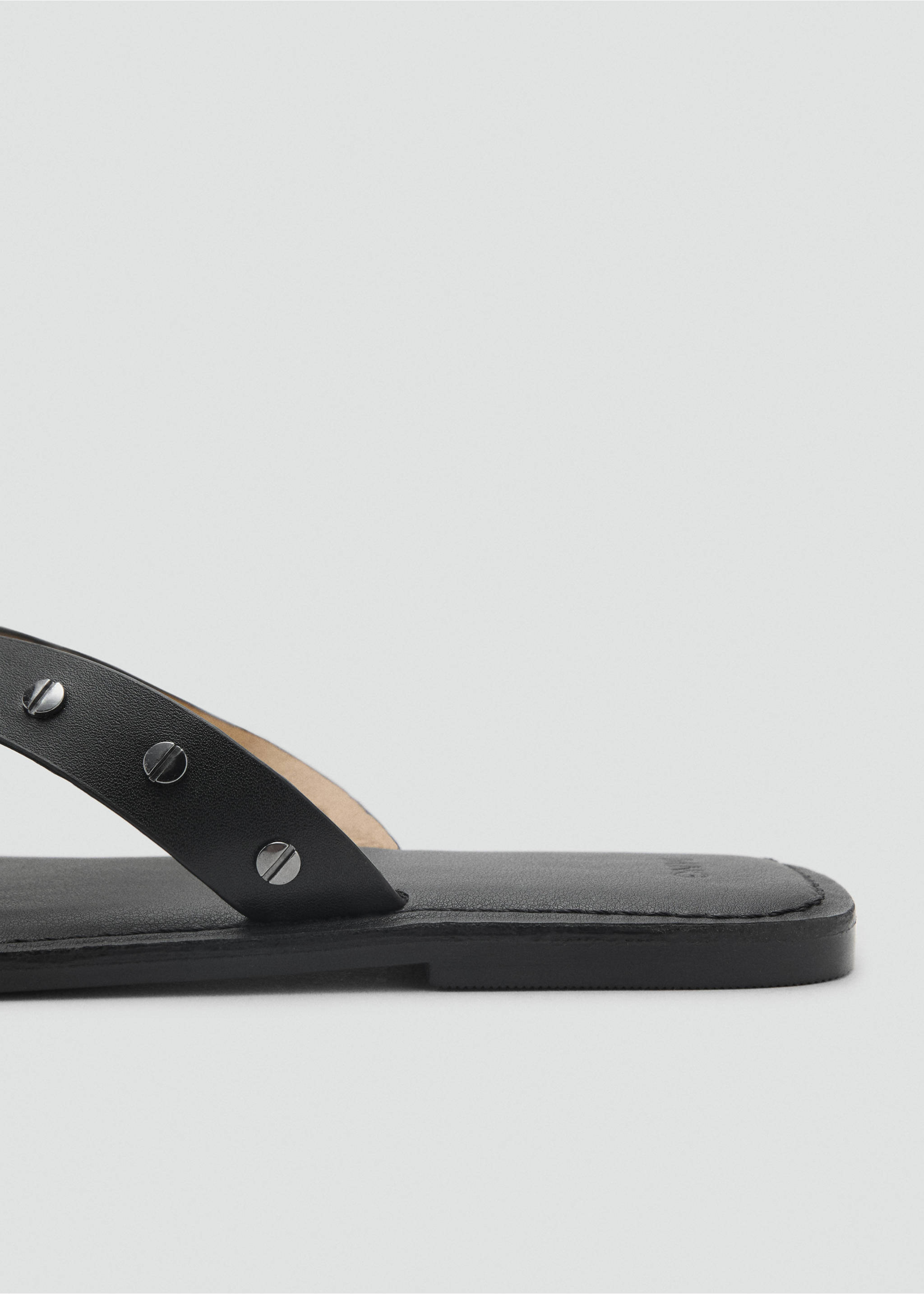 Ledersandalen mit Nietenbesatz - Detail des Artikels 1, Schwarz. Ref: 87026363-00.
