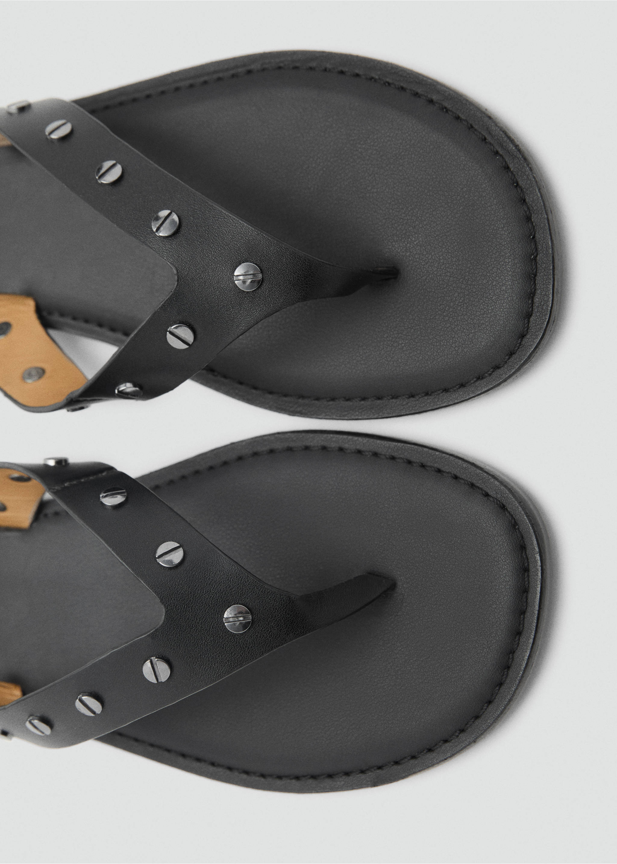 Ledersandalen mit Nietenbesatz - Detail des Artikels 2, Schwarz. Ref: 87026363-00.