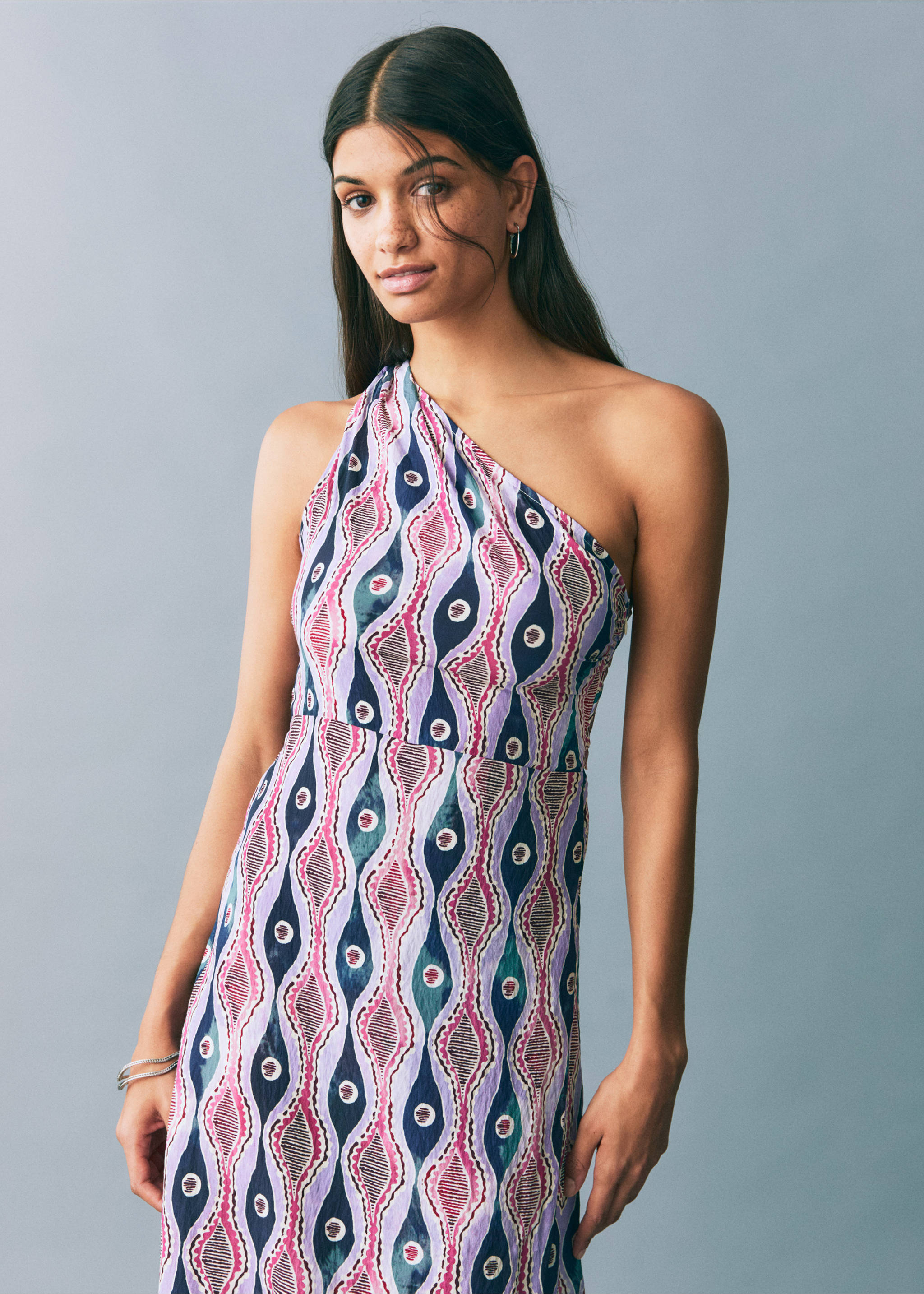 Vestido assimétrico estampado - Plano médio, Lilás. Ref: 87026366-00.