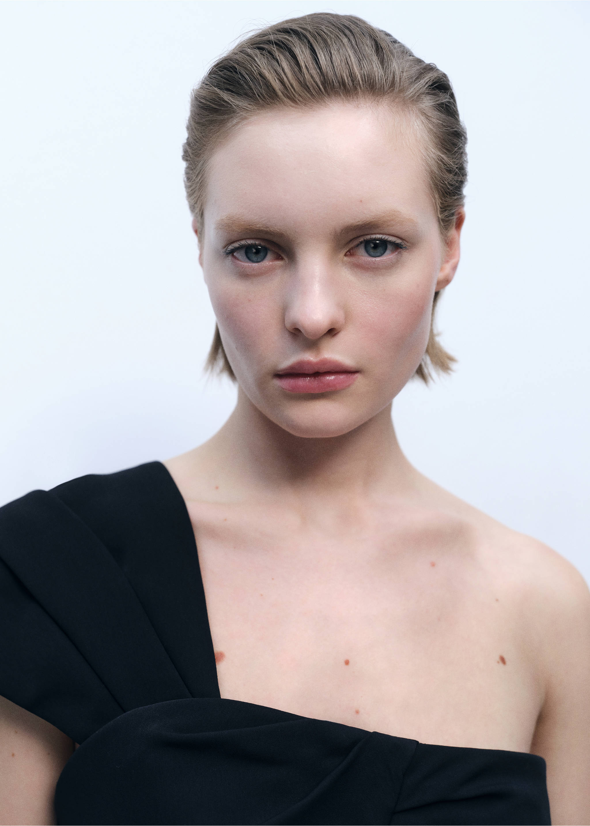 Long jumpsuit with draped neckline - Details of the article 1, Black. Ref: 87026373-00.