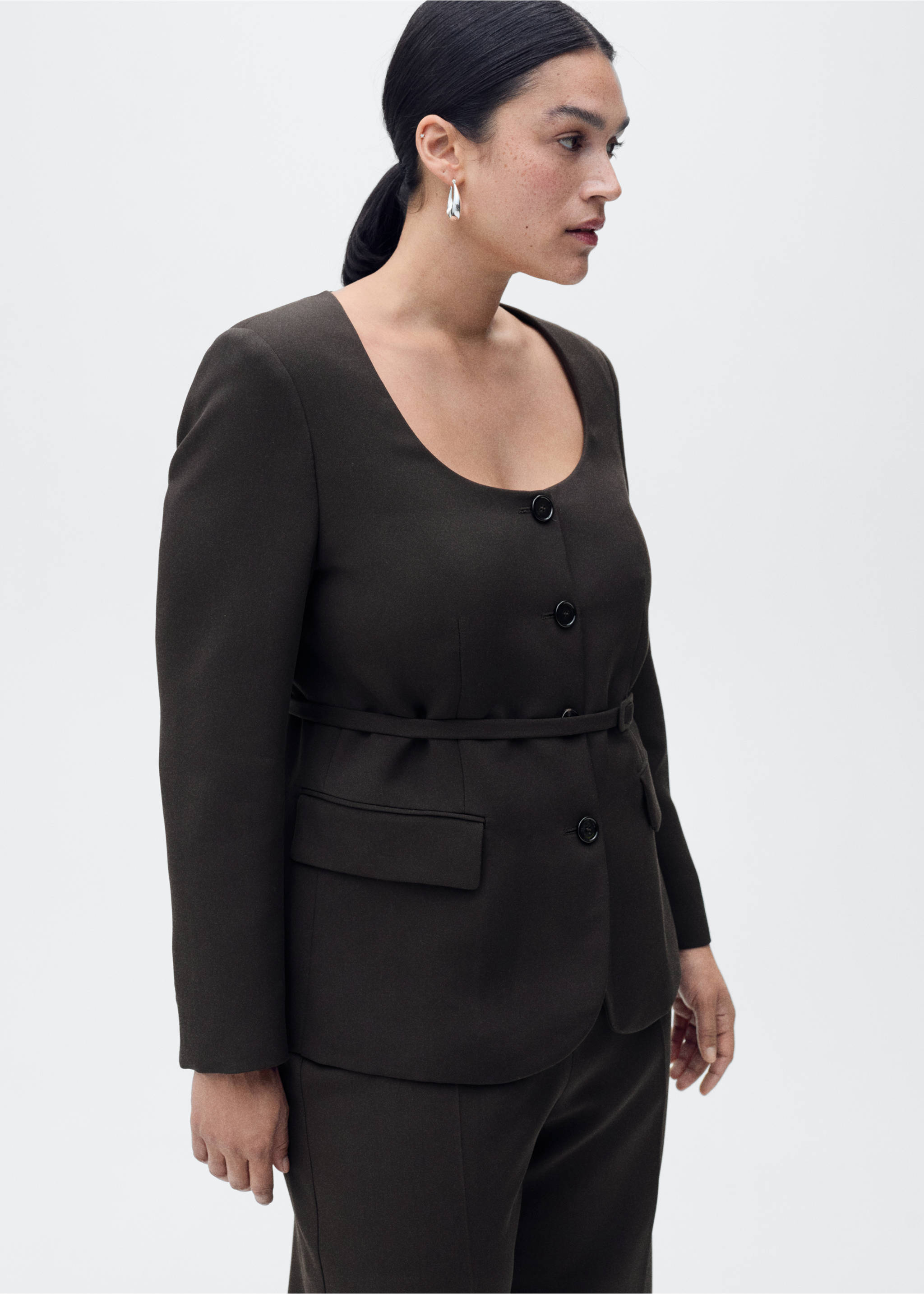 Blazer costume ceinture - Détail de l'article 5, Chocolat. Ref: 87026374-00.