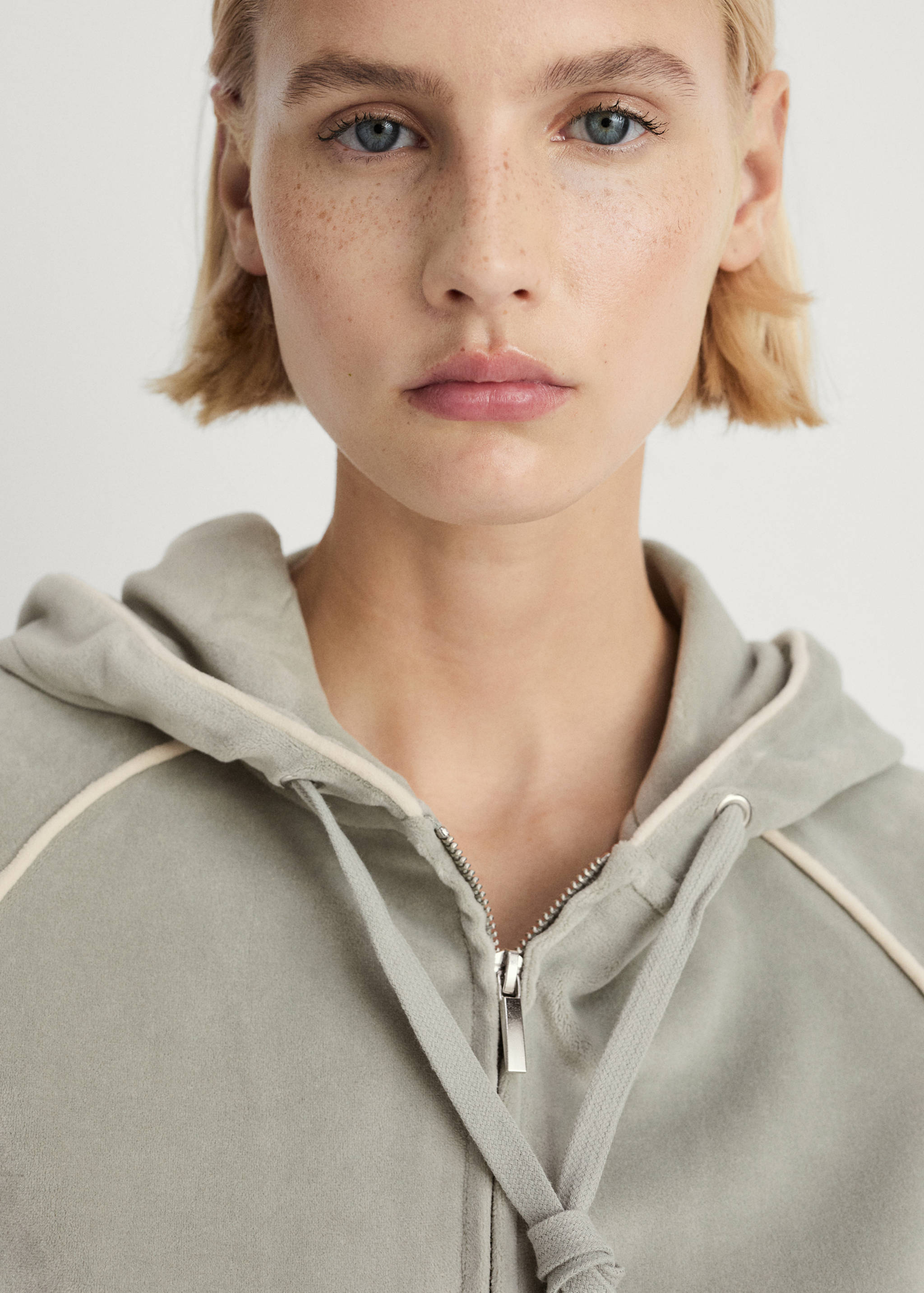 Velour sweatshirt with soft touch - Details of the article 1