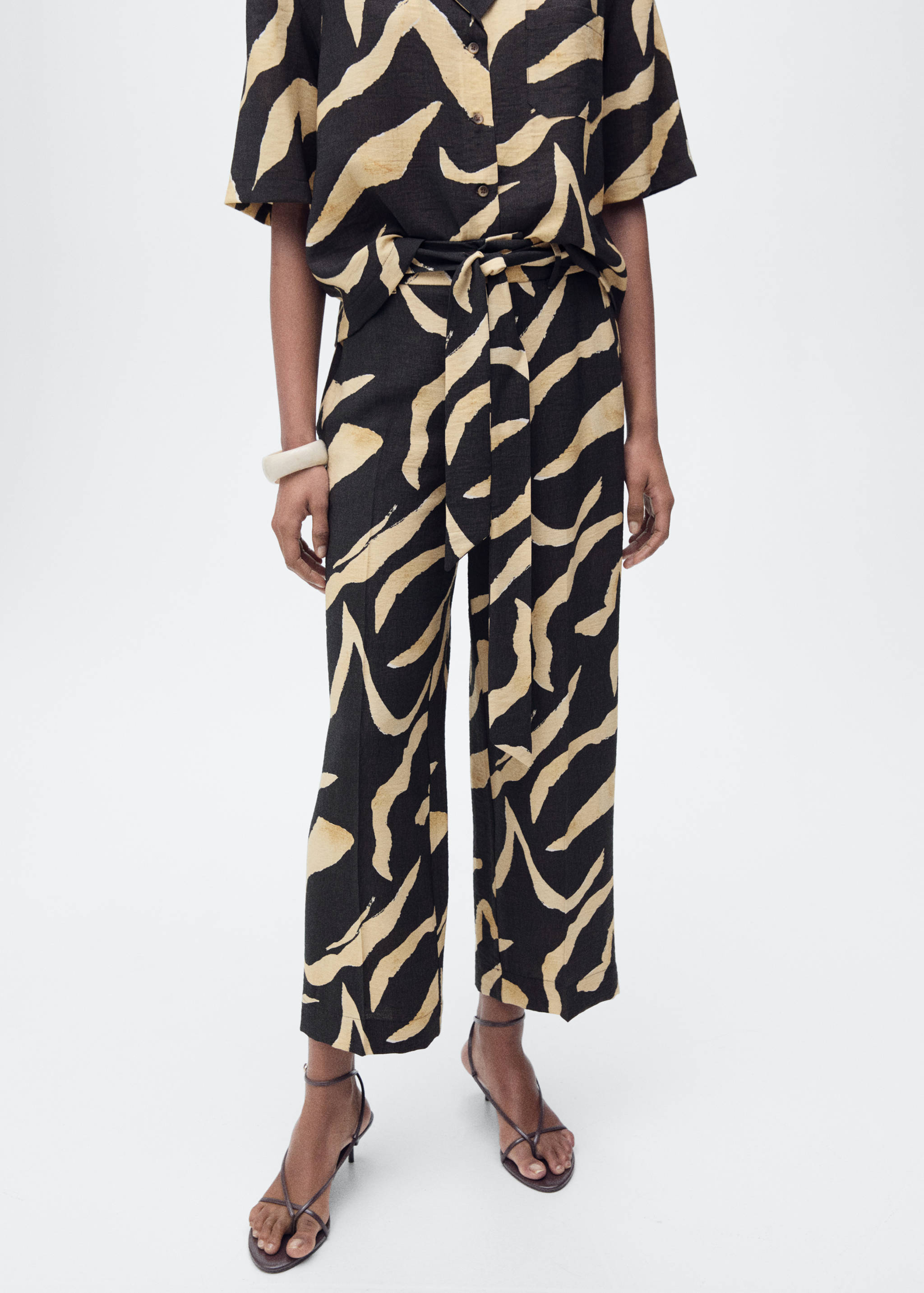 Printed straight-fit trousers with belt - Reverse of the article