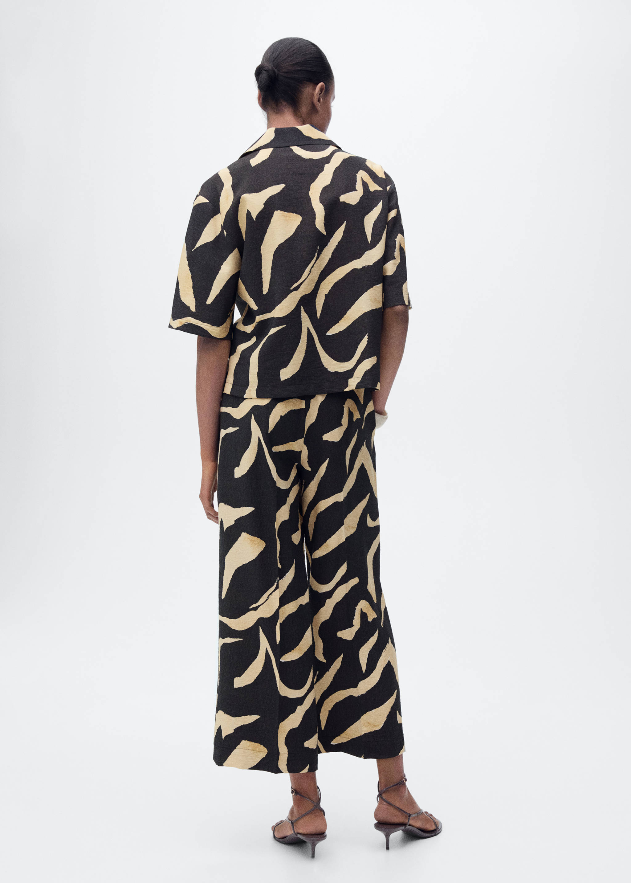 Printed straight-fit trousers with belt - Details of the article 1