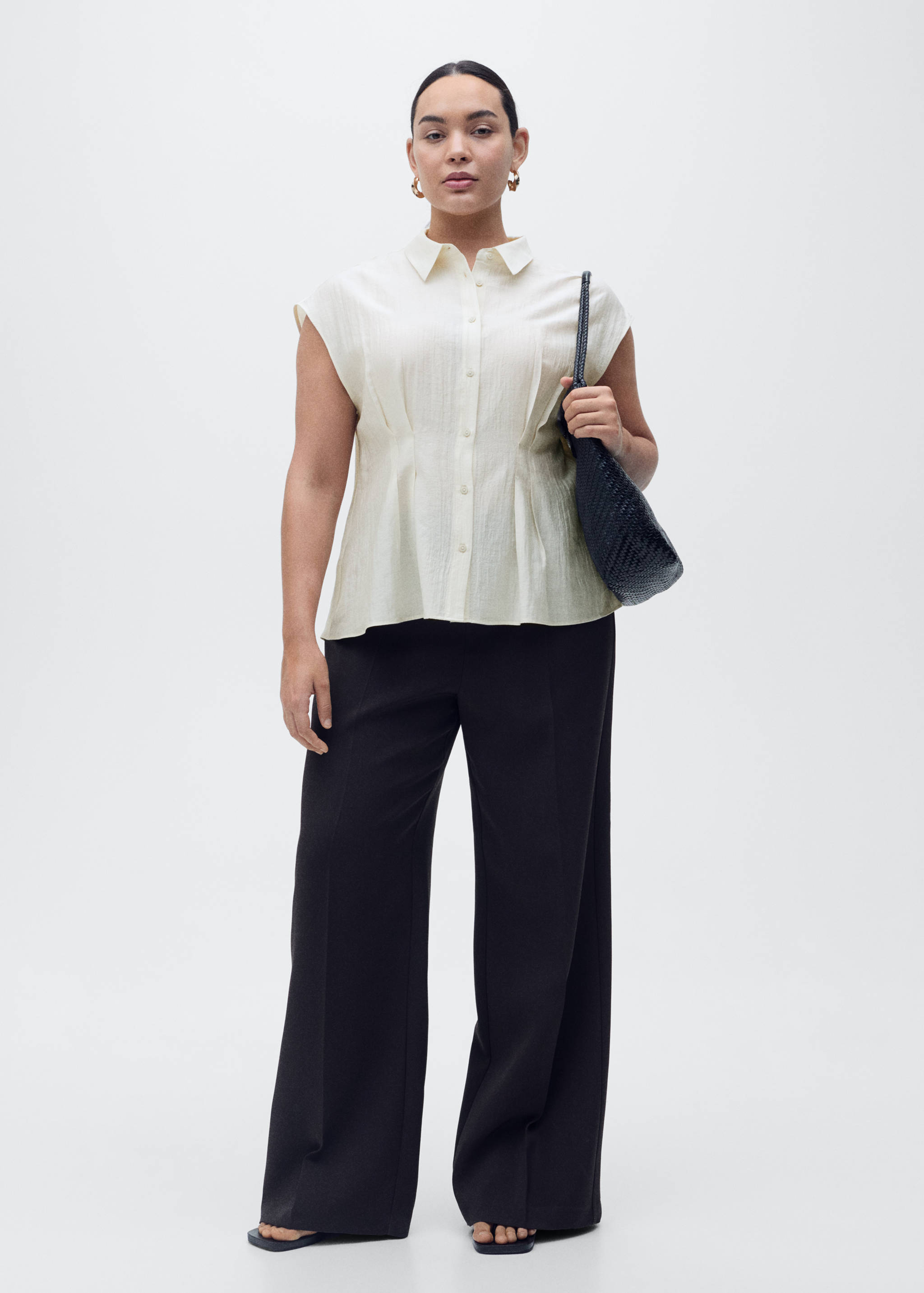 Short-sleeved pleated shirt - Details of the article 3