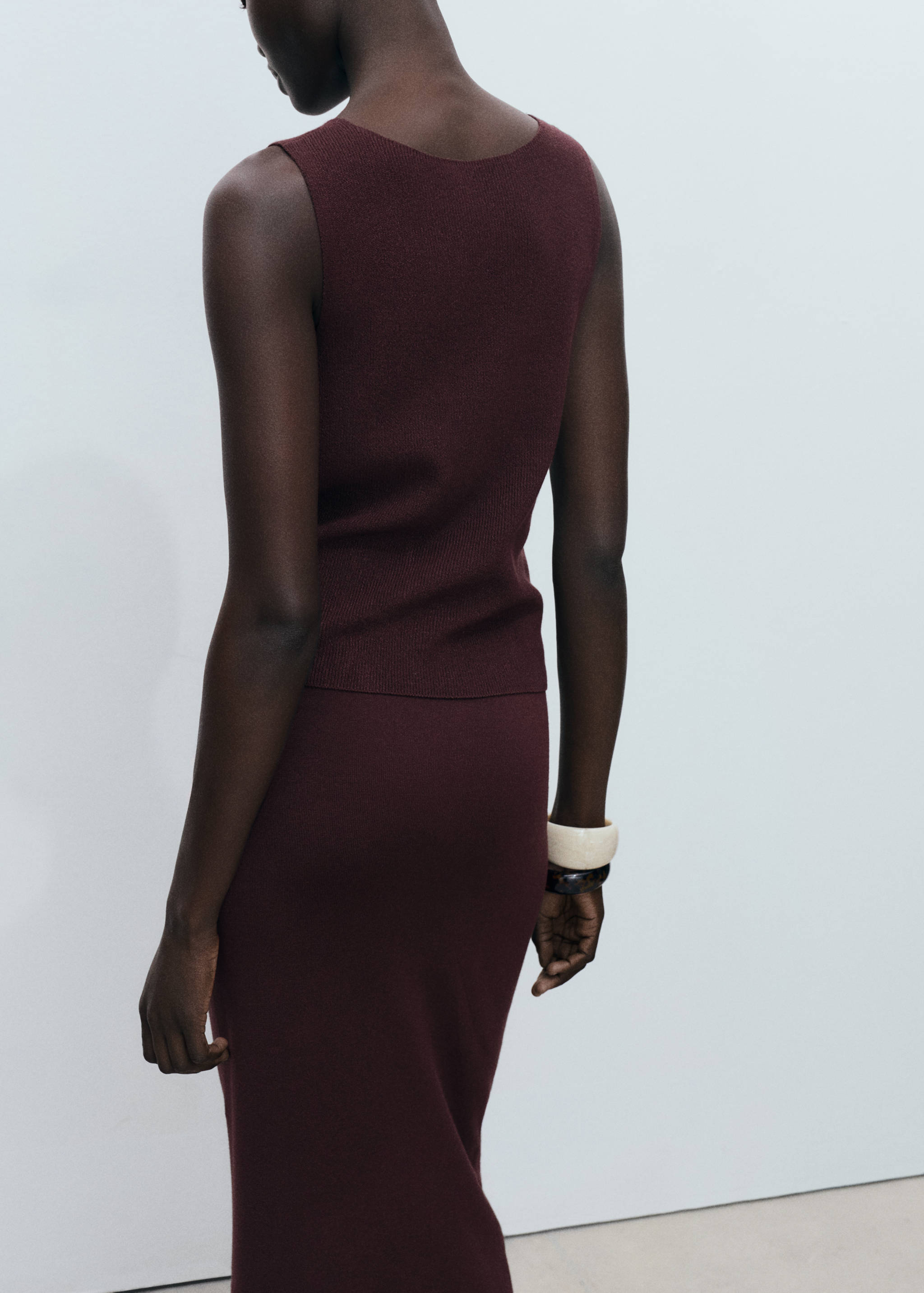 Fine ribbed knit top - Reverse of the article
