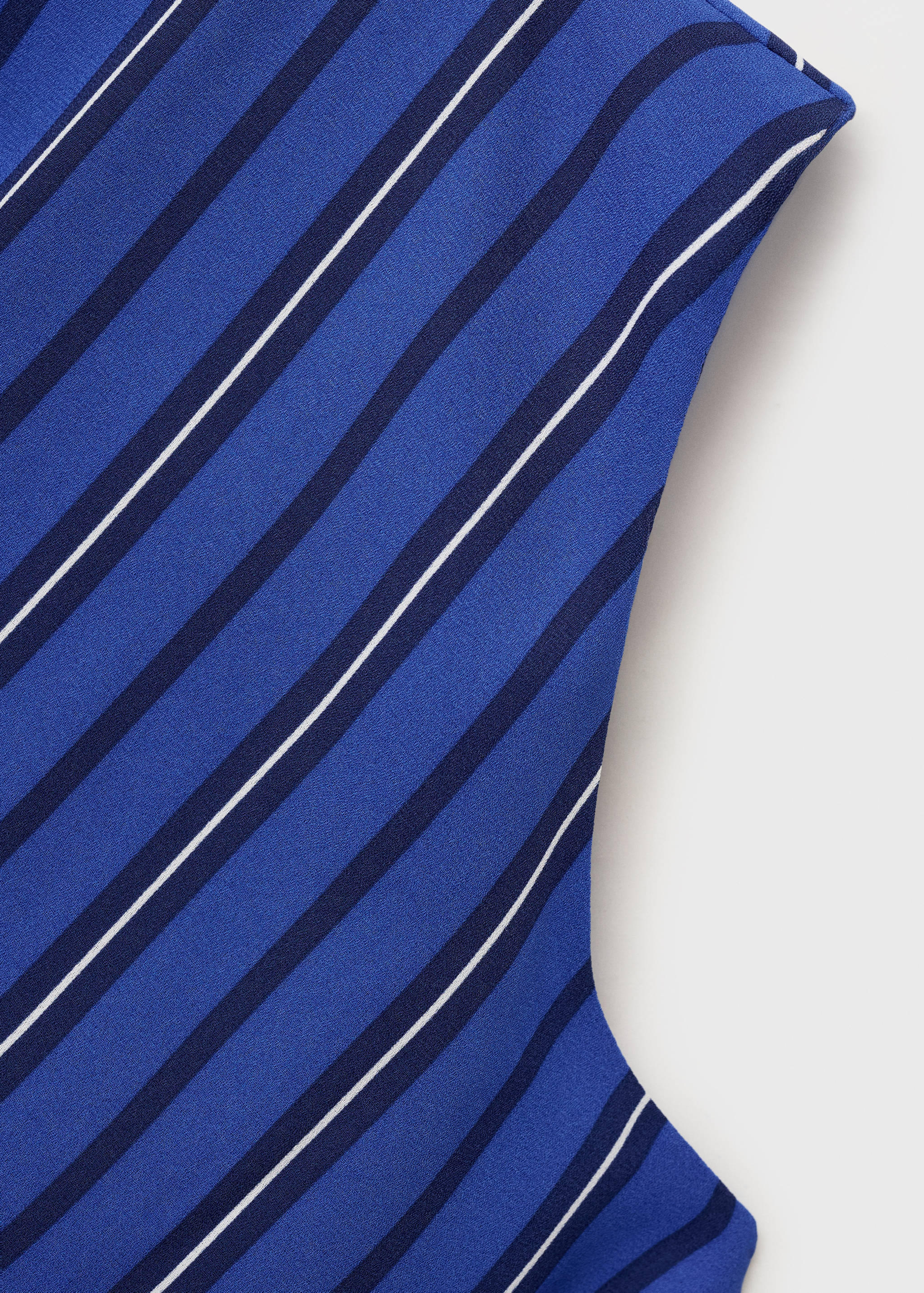 null - Details of the article 8