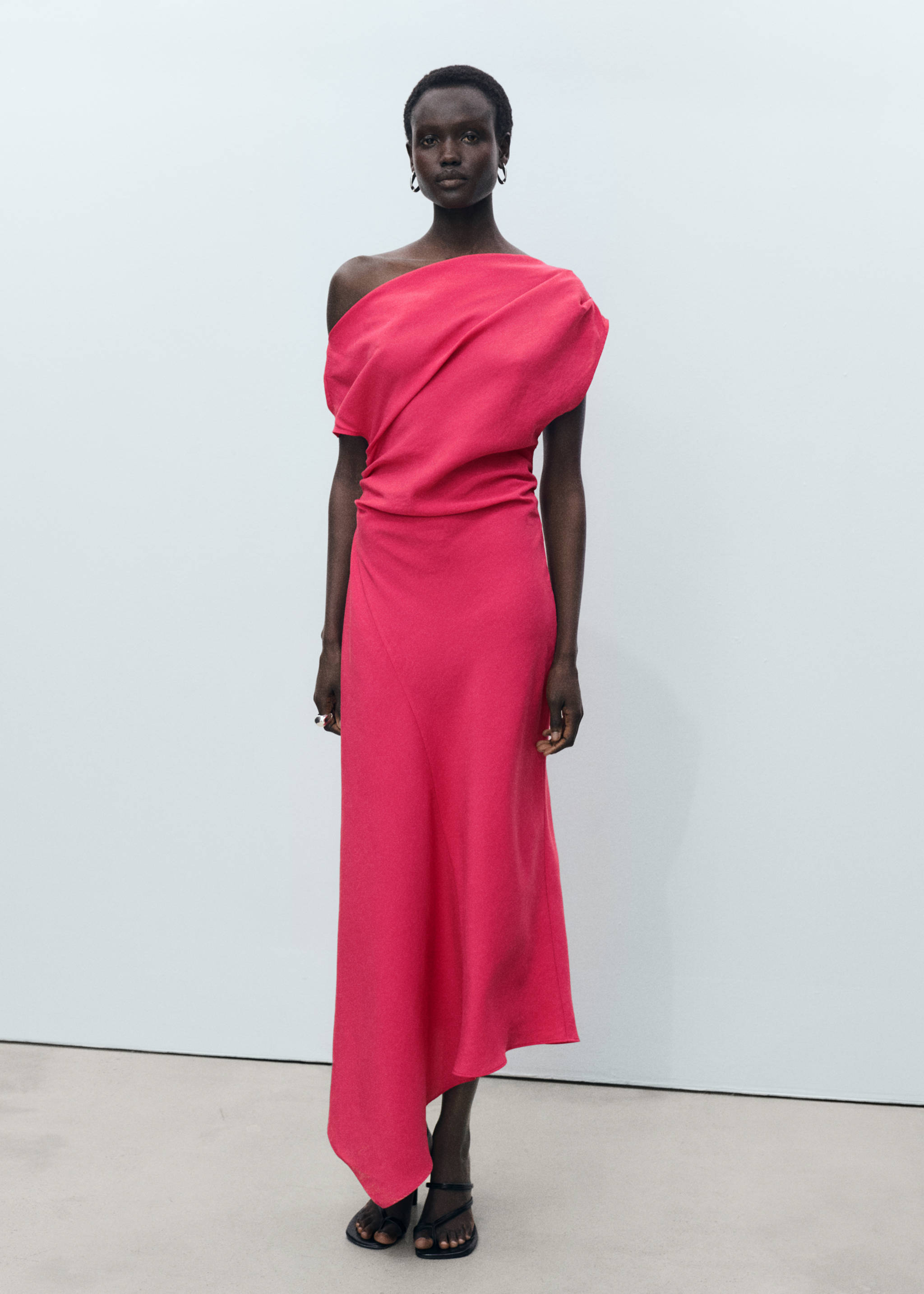 Asymmetrisches Kleid aus Modal - Allgemeine Ansicht