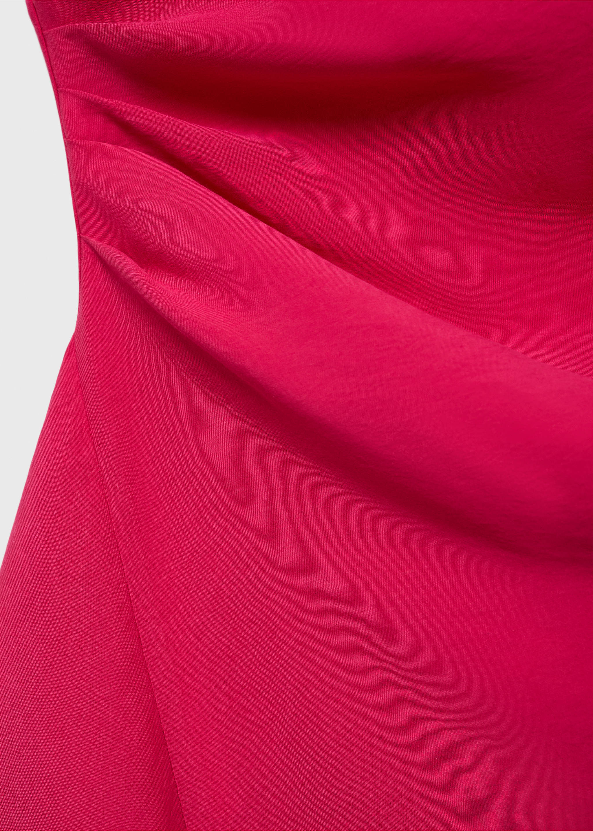 Asymmetrisches Kleid aus Modal - Detail des Artikels 0, Erdbeerrot. Ref: 87027196-00.