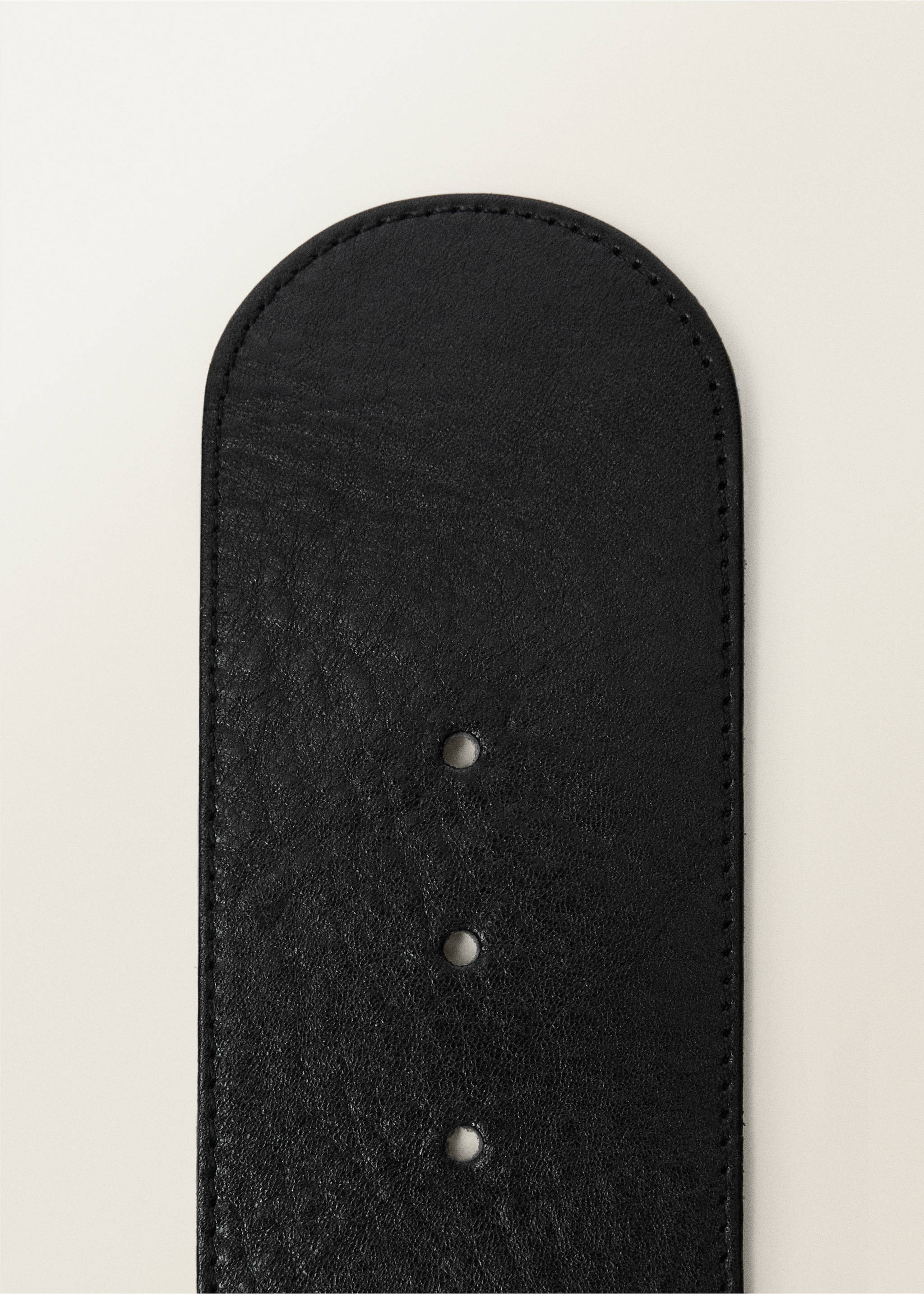 Ledergürtel mit verdeckter Schließe - Mittlere Ansicht, Schwarz. Ref: 87027712-00.