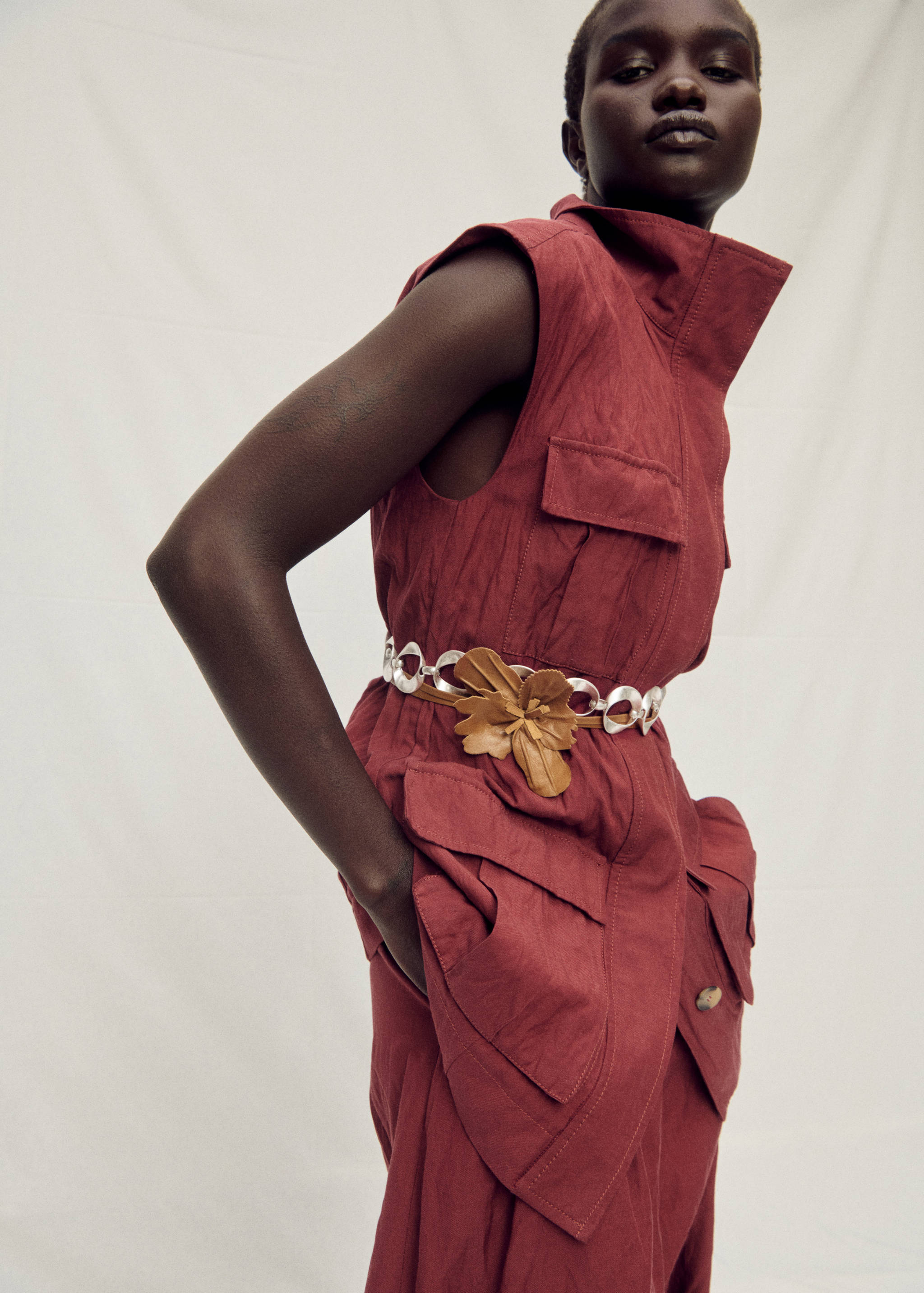 Metal hoop belt - General plane