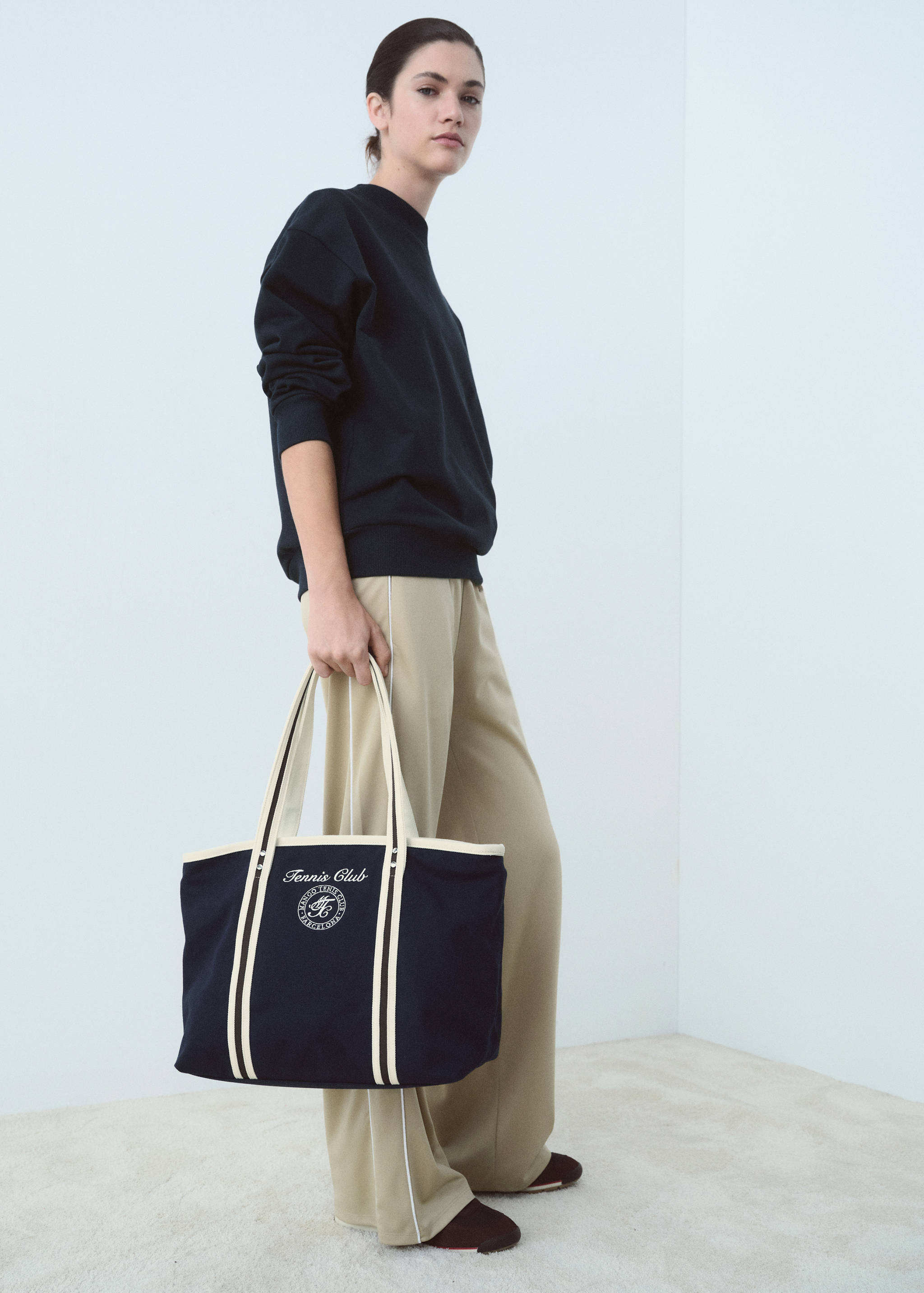 Shopper bag with embroidered message - General plane