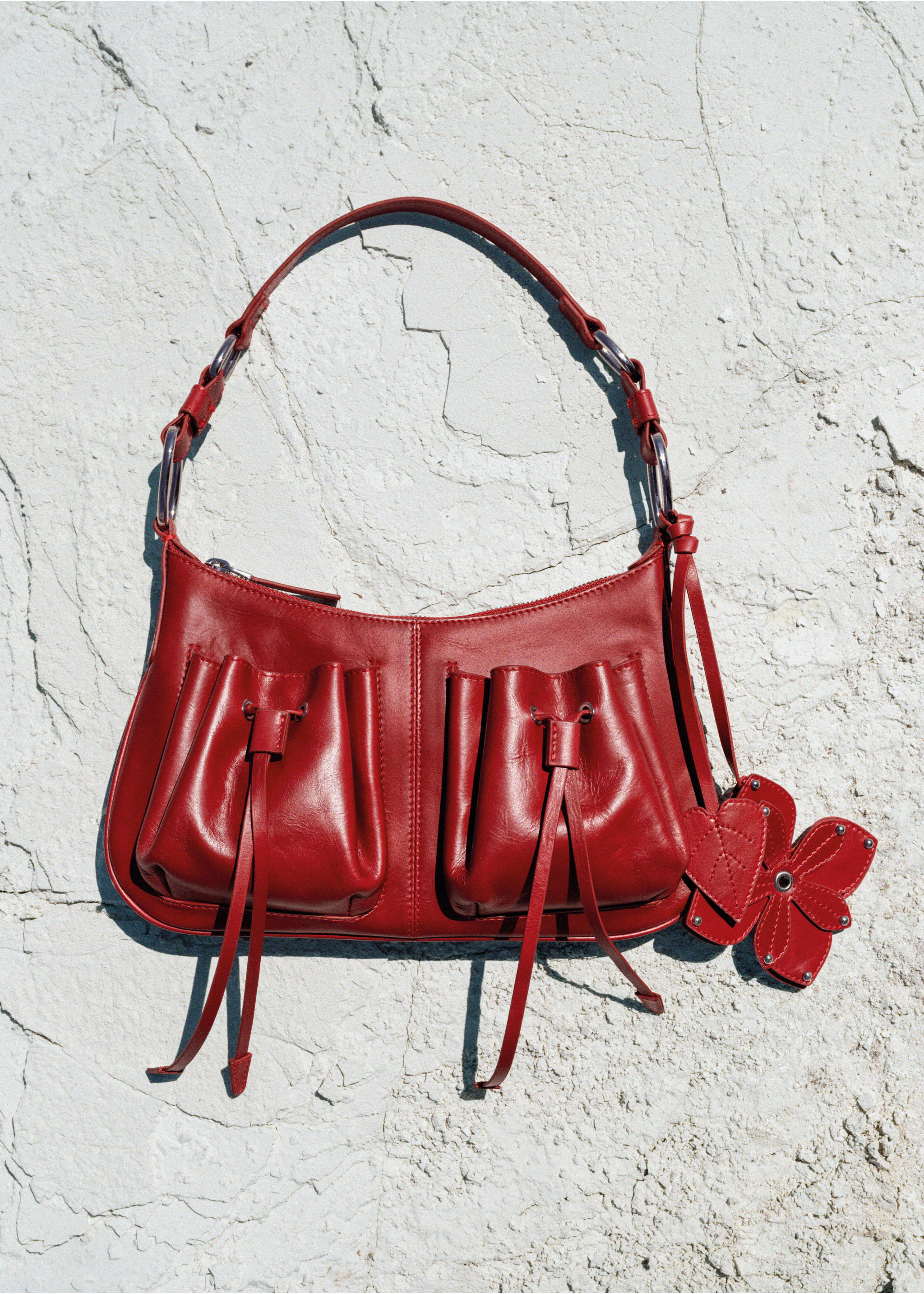 Leather shoulder bag with gathered pockets - Details of the article 9, Red. Ref: 87027715-00.