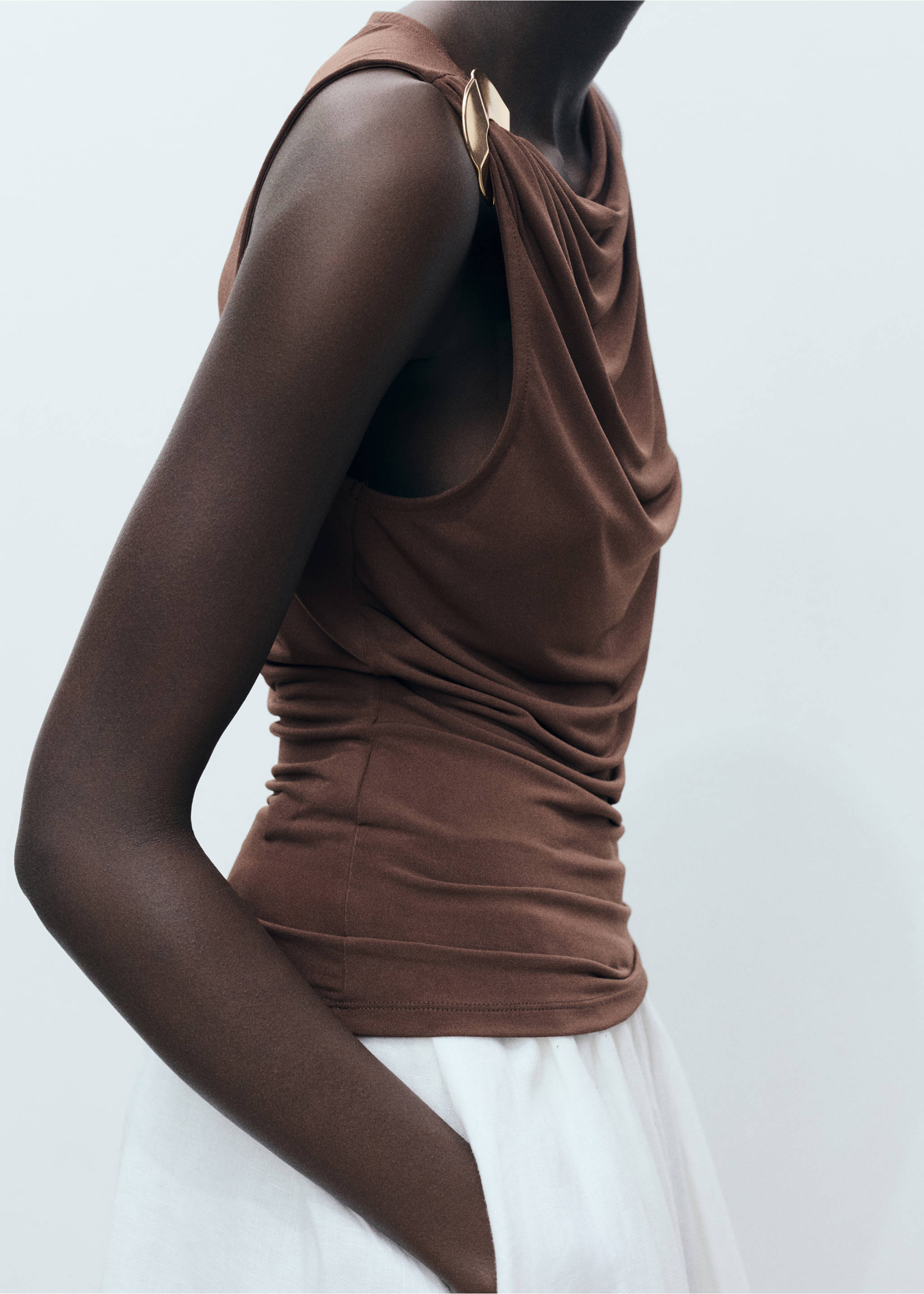 Fitted top with metallic detail - Medium plane, Chocolate. Ref: 87027717-00.