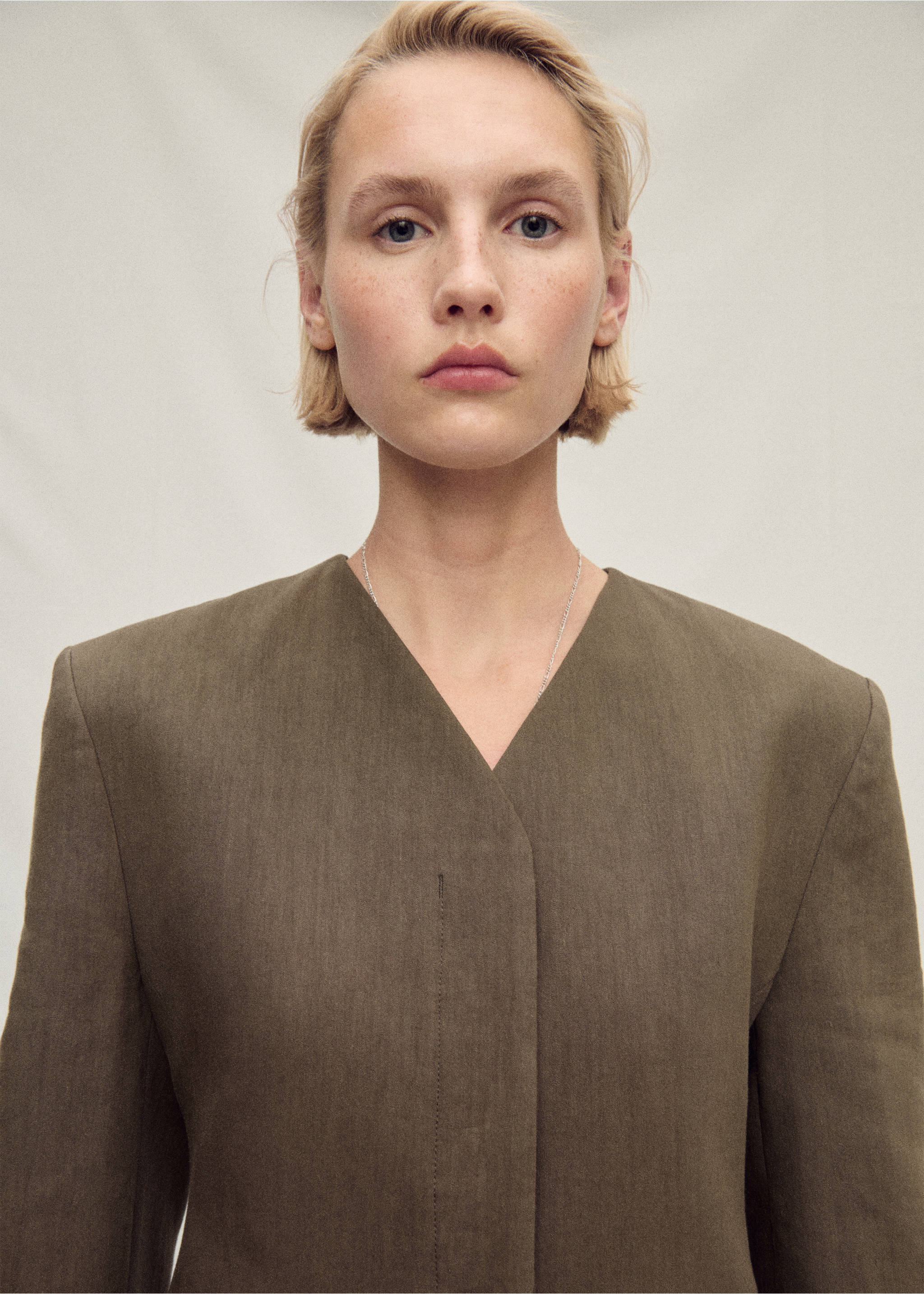 Nathloser Anzugblazer aus Leinen - Detail des Artikels 1, Khaki. Ref: 87027718-00.