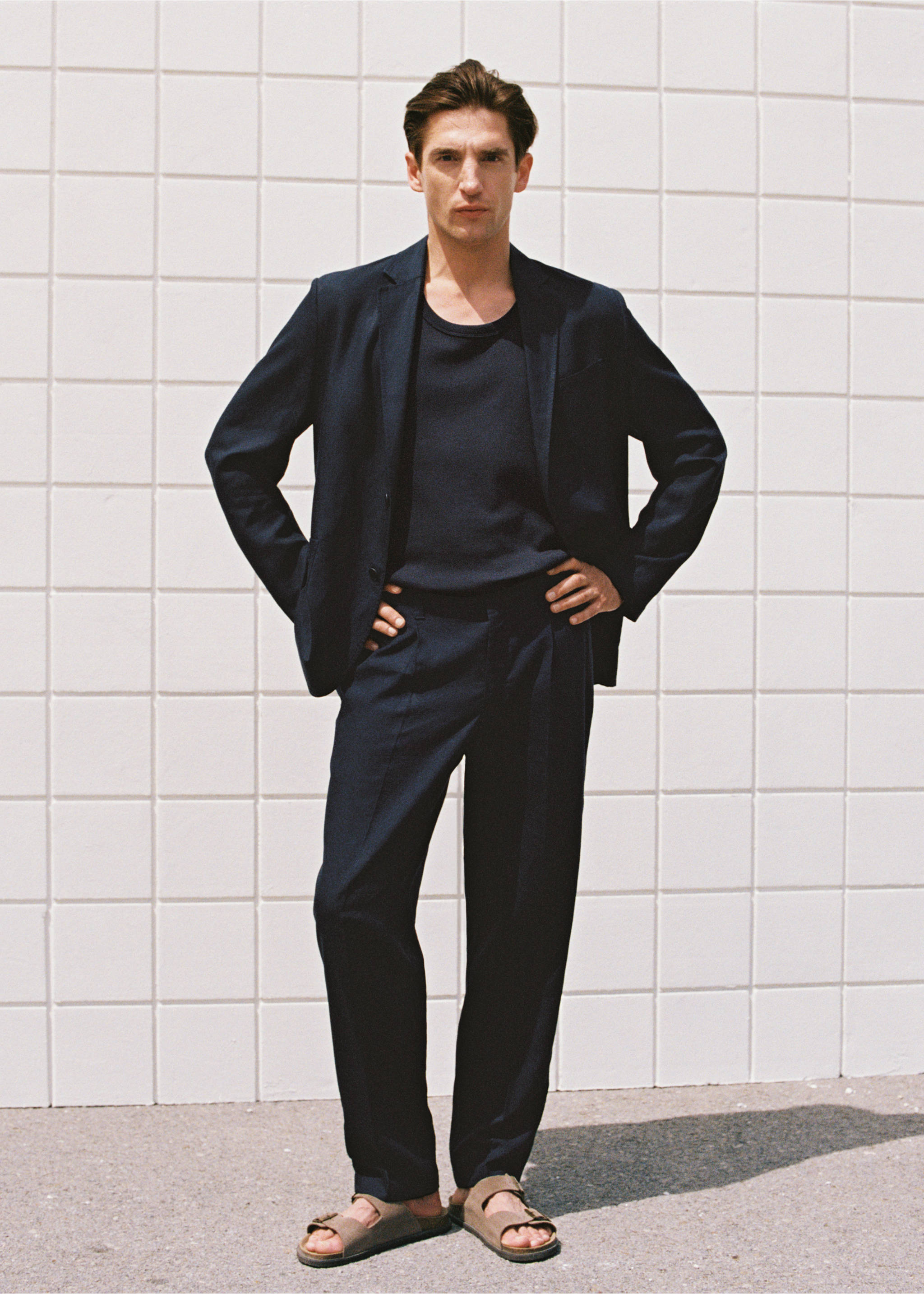 Slim fit linen trousers - Details of the article 5, Dark Navy. Ref: 87027888-00.