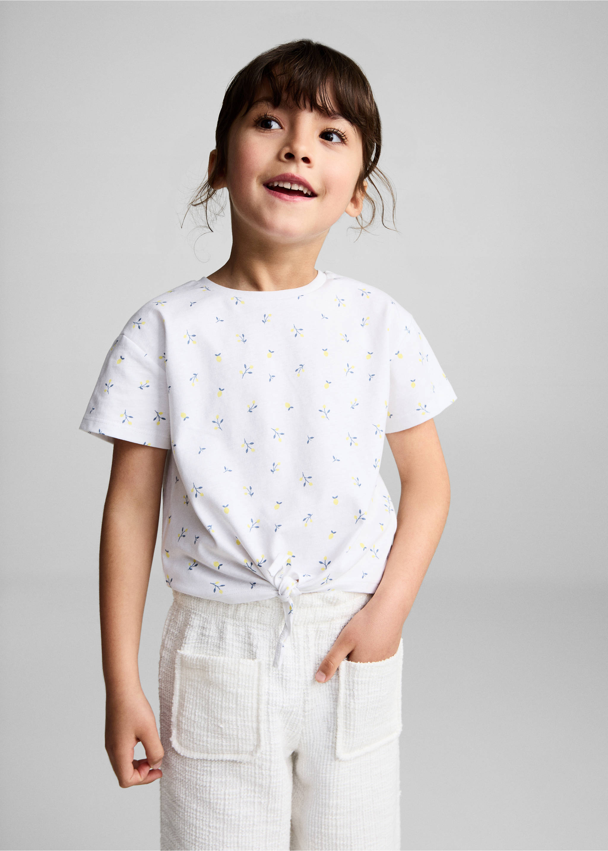 Mönstrad t-shirt med knyt - Bild av mittparti, Benvit. Ref: 87027900-00.