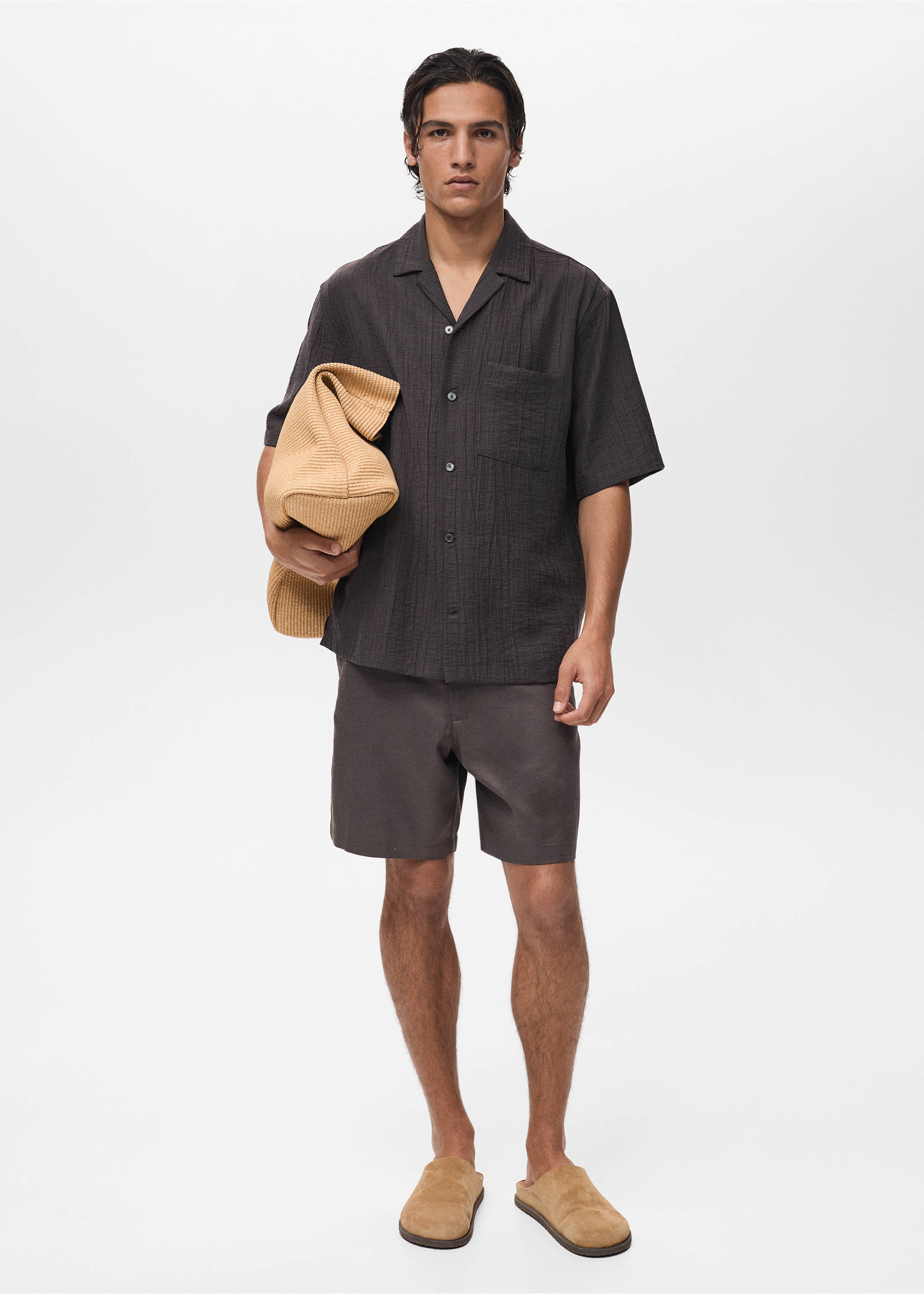 Camisa com efeito enrugado - Plano geral, Castanho. Ref: 87027903-00.